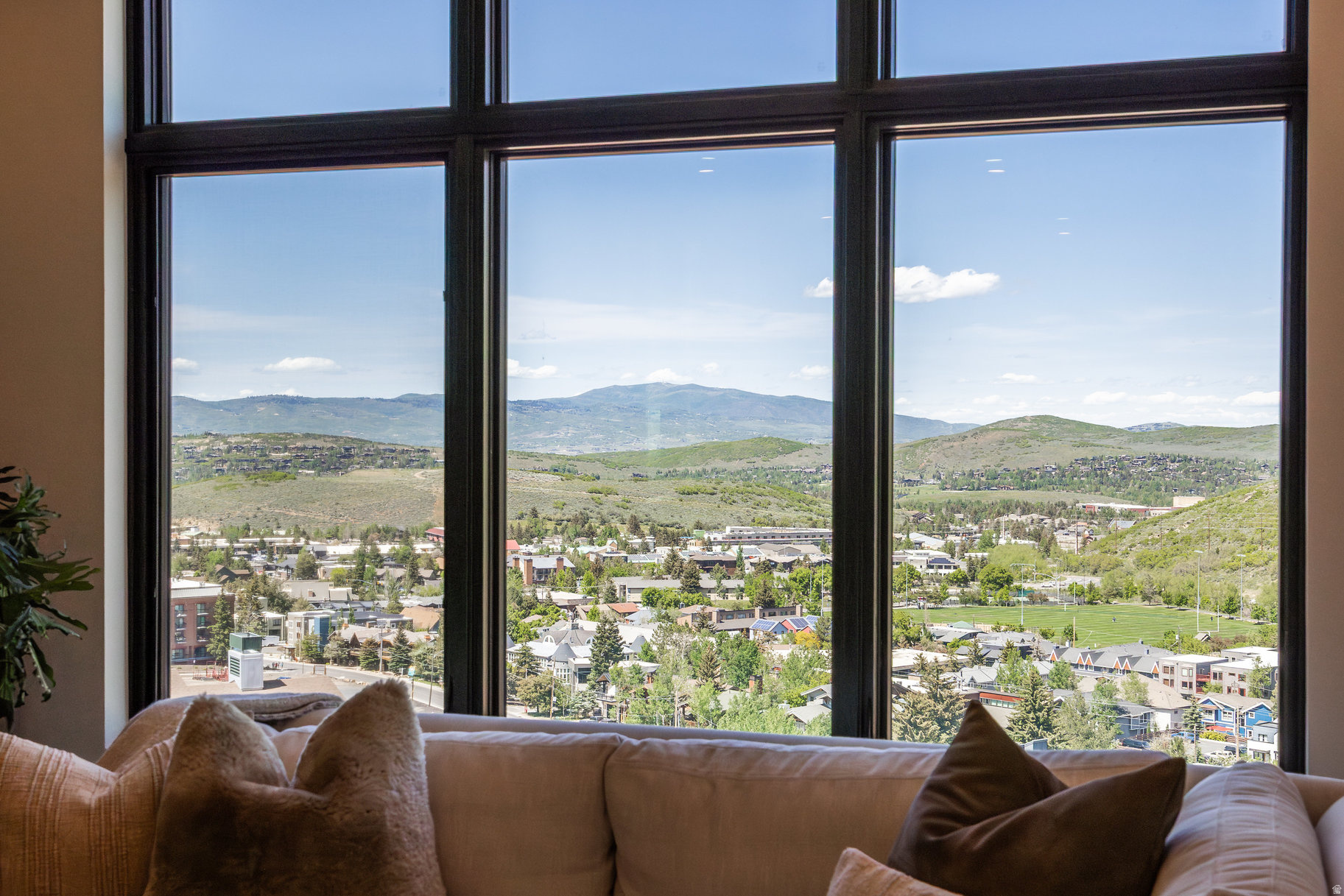 KINGS CROWN - Residential