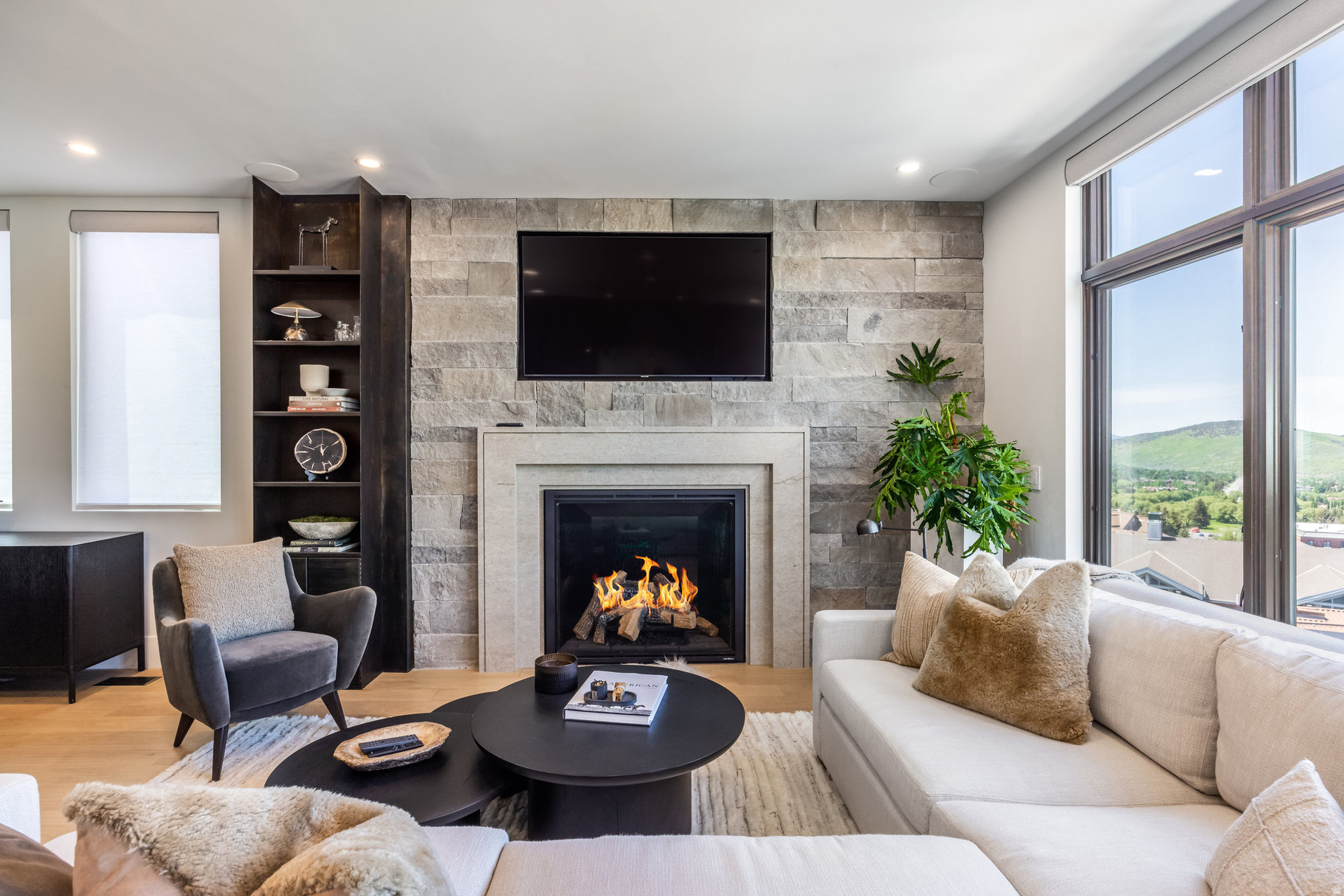 KINGS CROWN - Residential