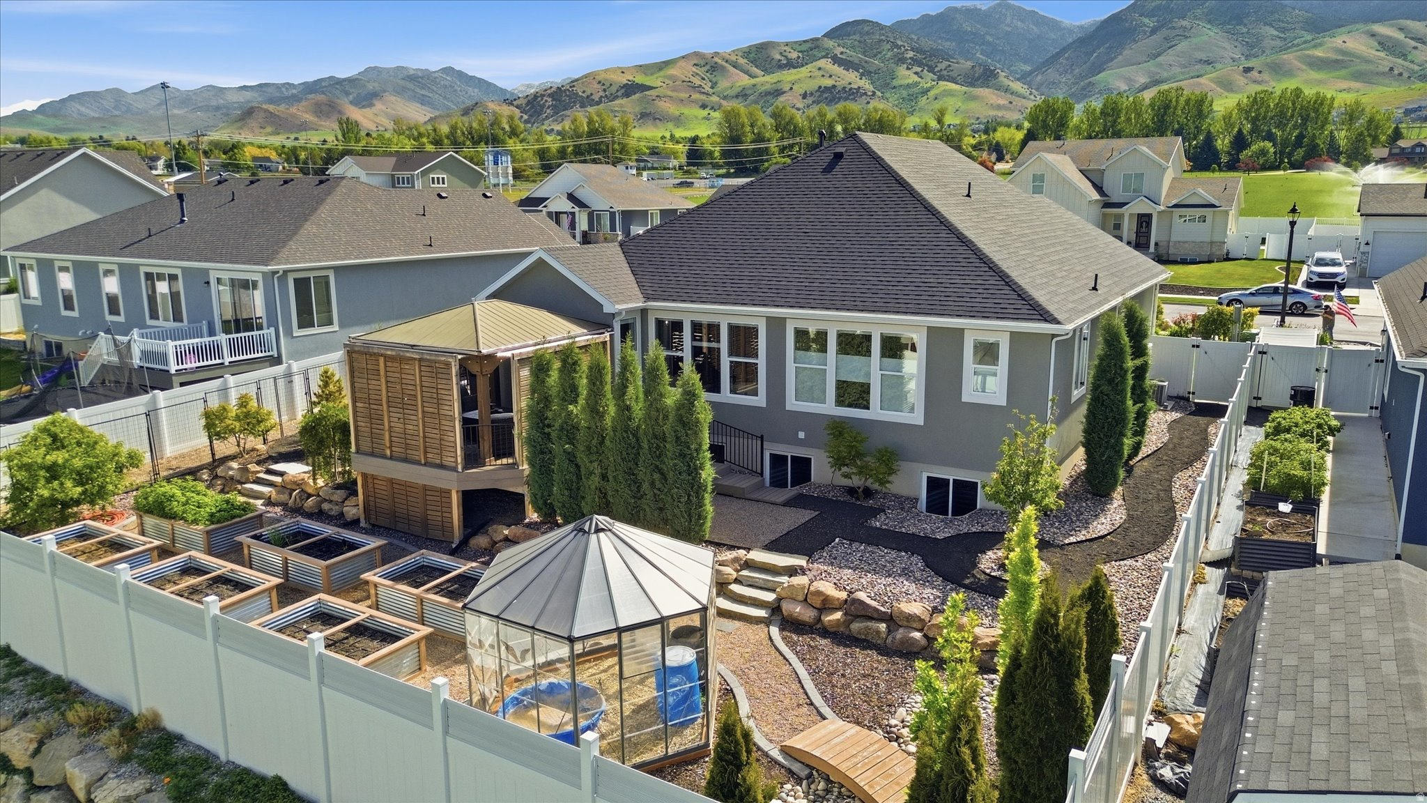 EASTVIEW LANDING - Residential