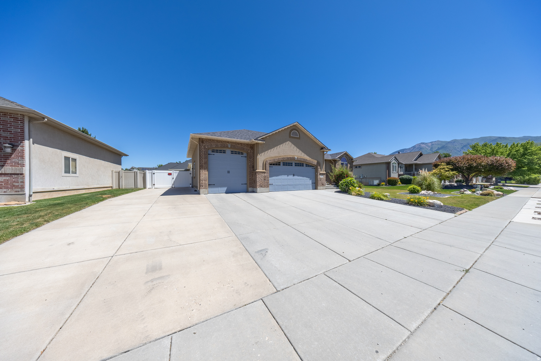 RIVER GLEN - Residential
