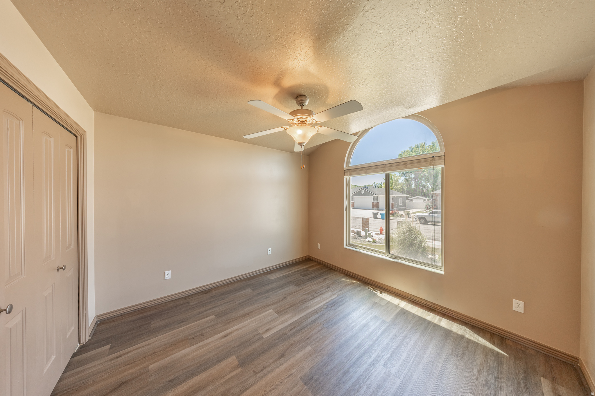 RIVER GLEN - Residential