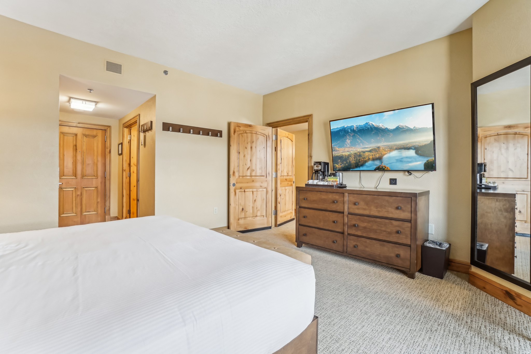 GRAND SUMMIT HOTEL - Residential