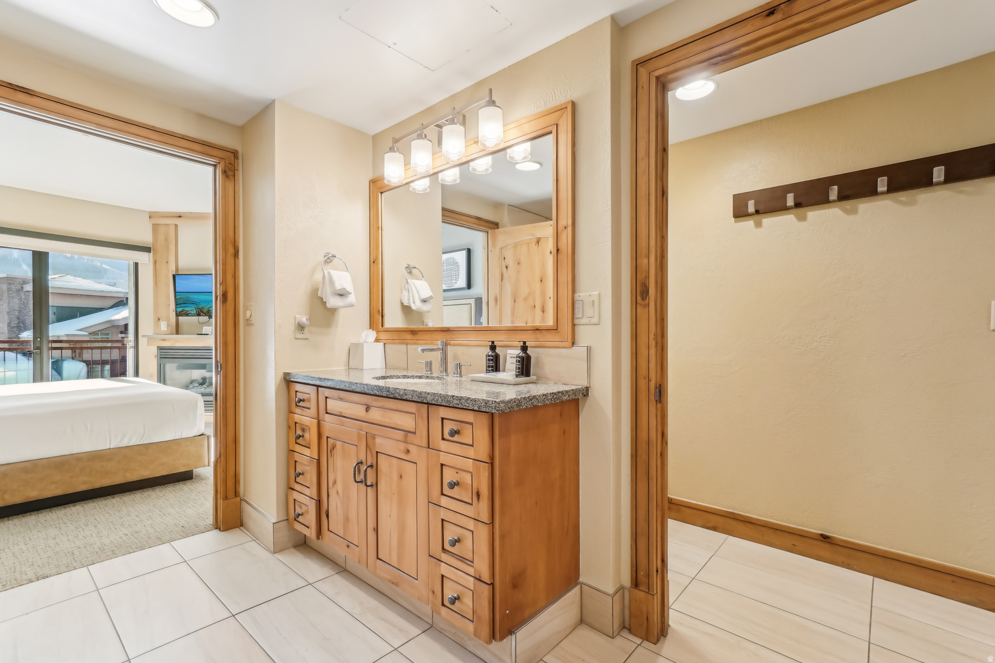 GRAND SUMMIT HOTEL - Residential