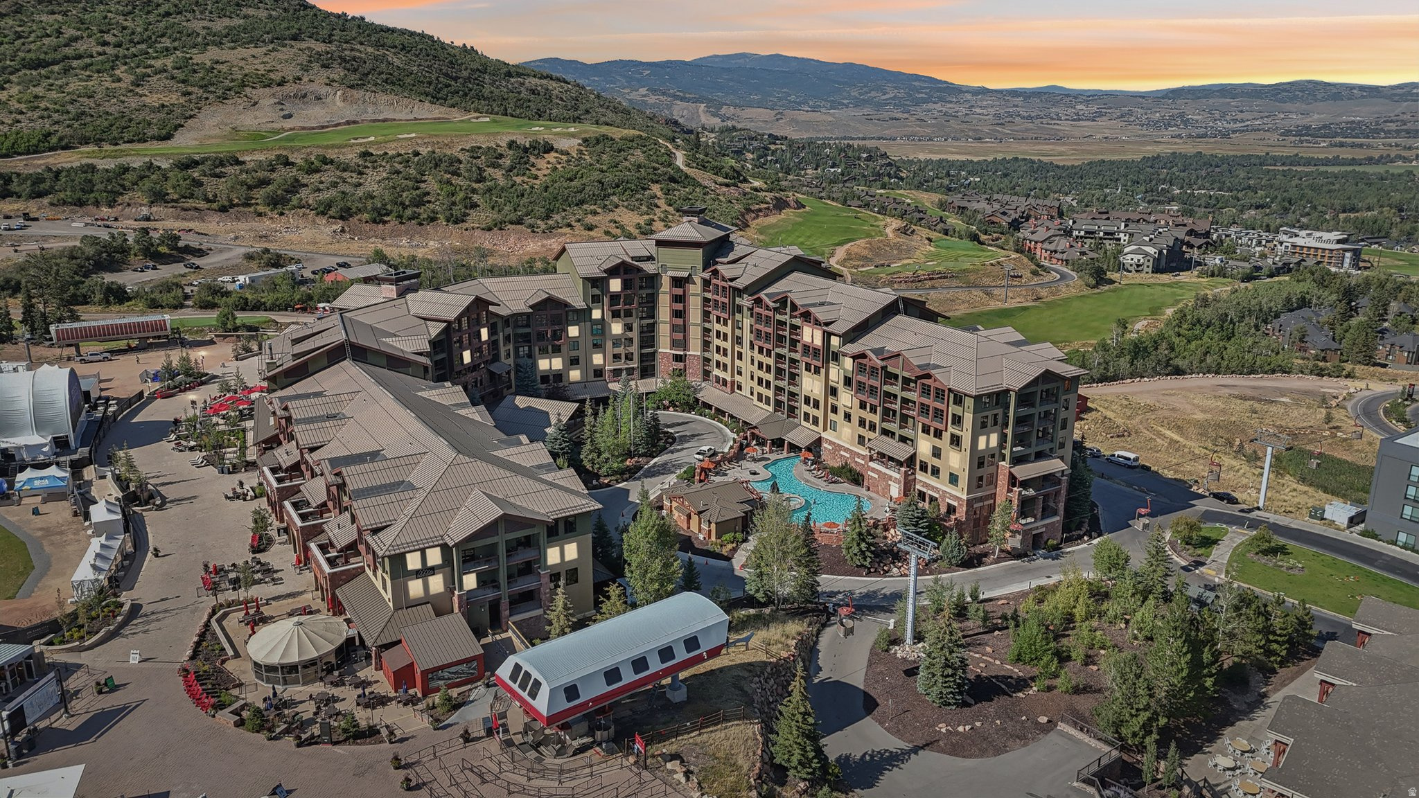 GRAND SUMMIT HOTEL - Residential