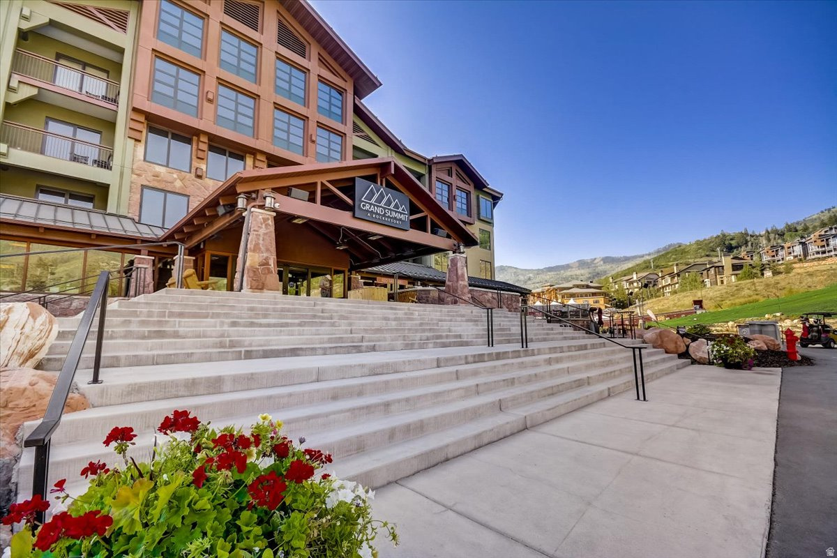 GRAND SUMMIT HOTEL - Residential