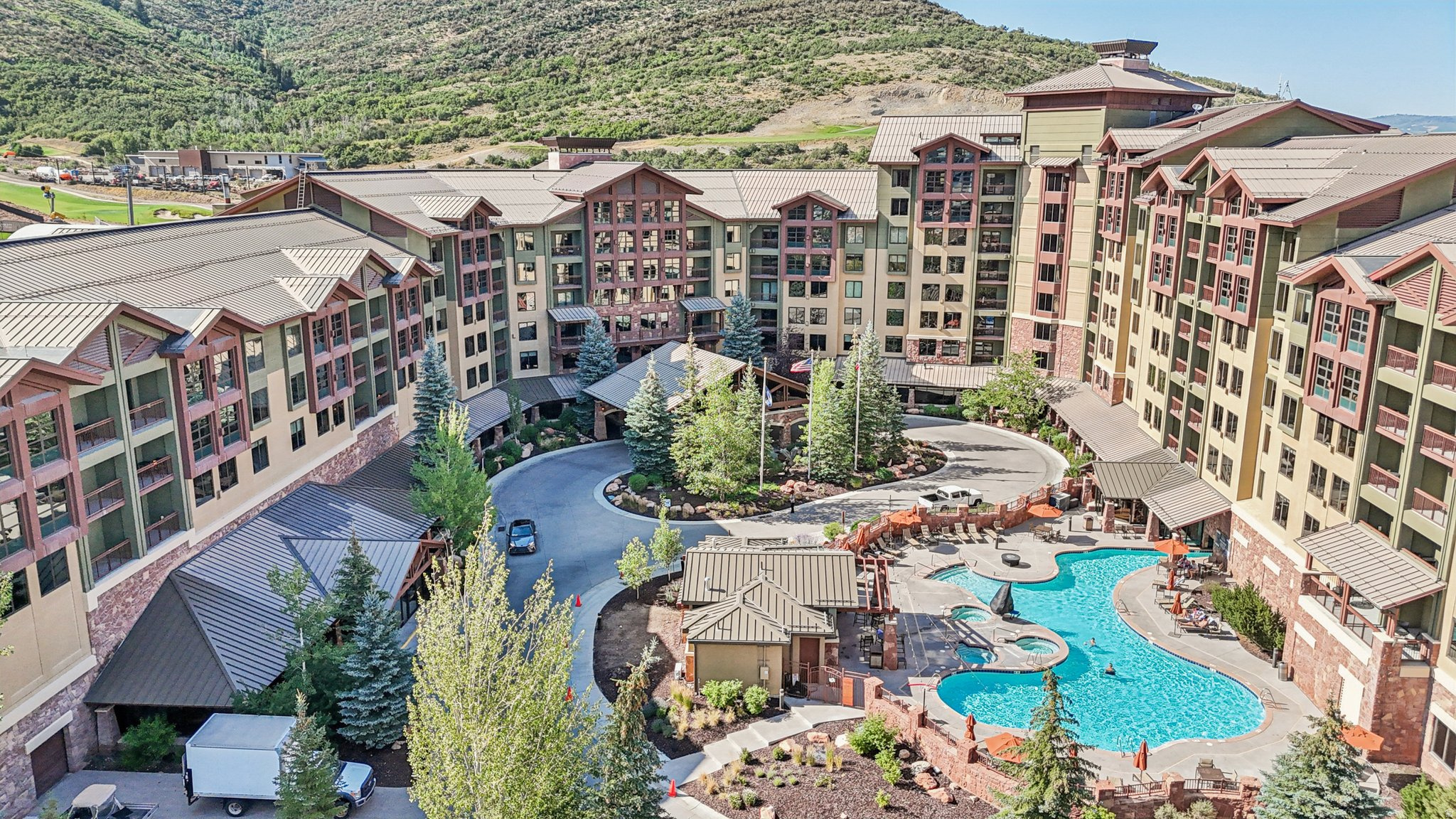 GRAND SUMMIT HOTEL - Residential