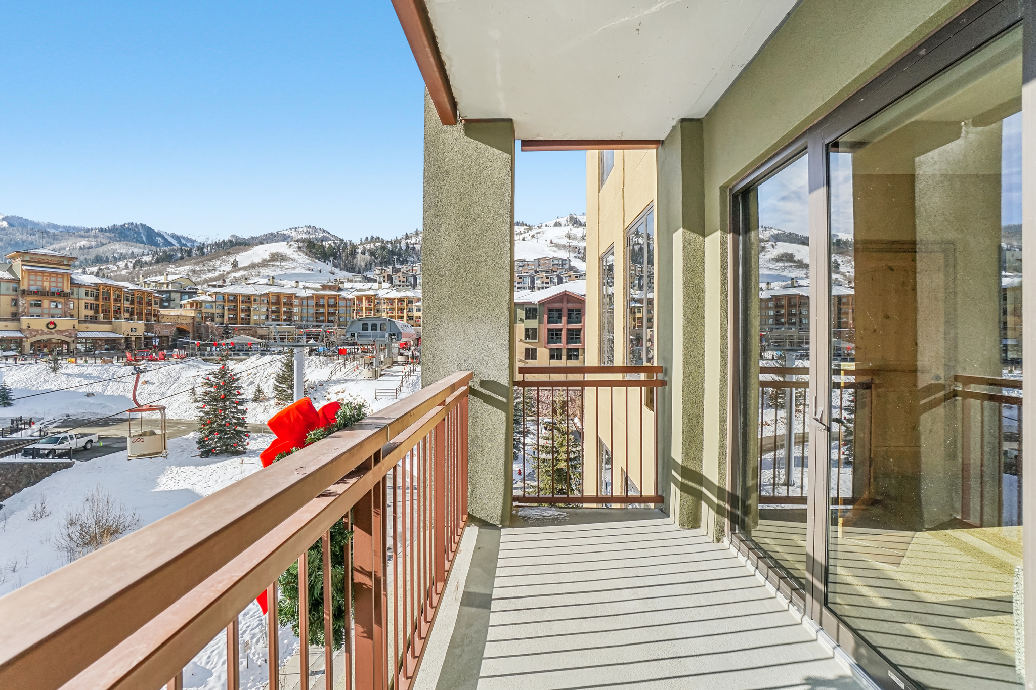 GRAND SUMMIT HOTEL - Residential