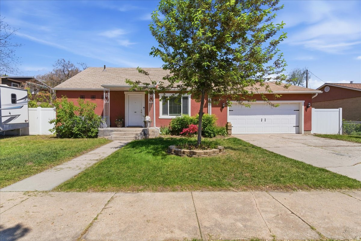Wonderful, quiet neighborhood with great access to freeway. Entire home has been updated throughout. Simply a beautiful home in a beautiful neighborhood!