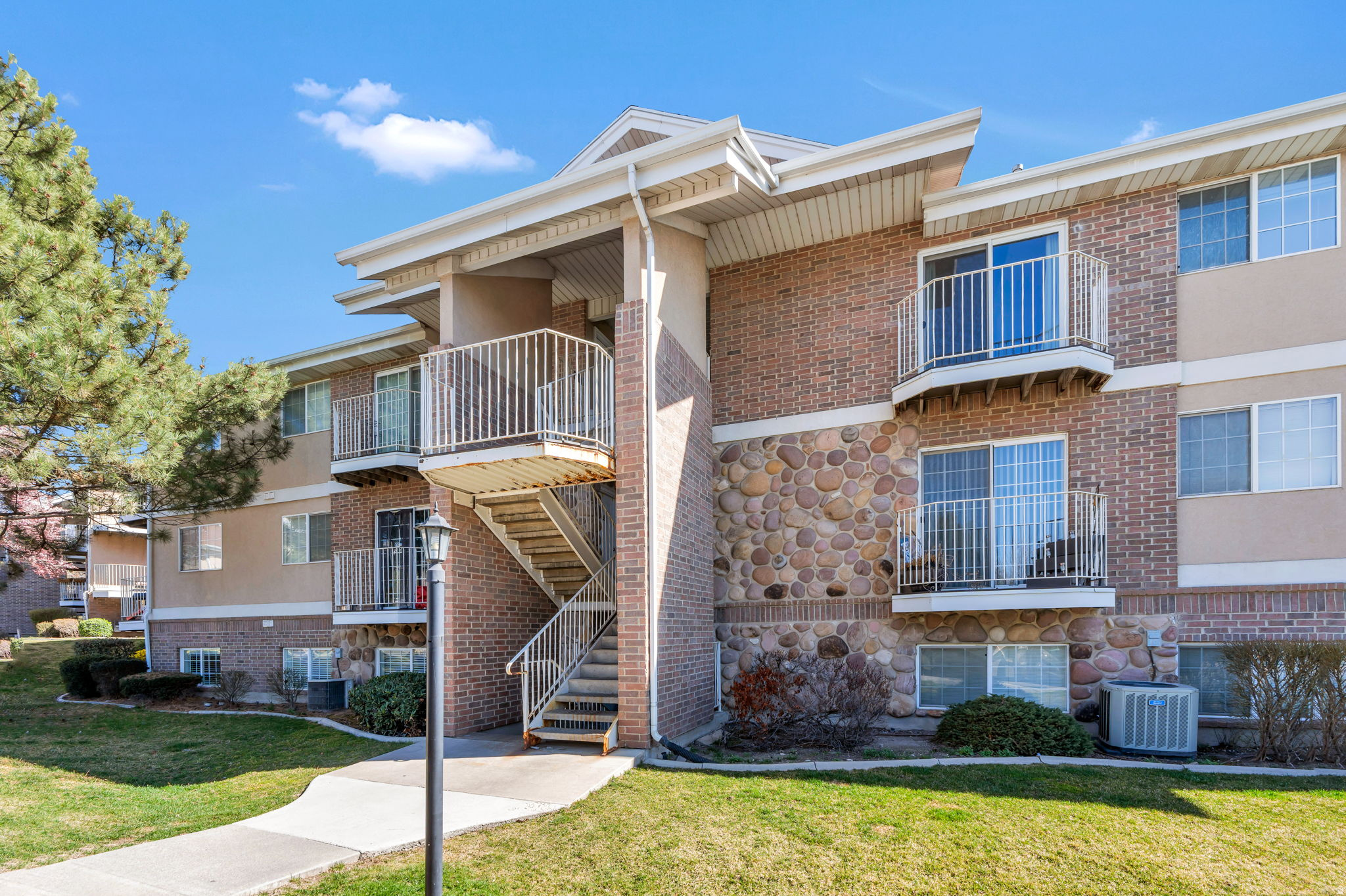Location, layout and lifestyle....welcome to this cute and cozy 3 bed, 2 bath main-level condo in Orem. You'll be right in the center of everything in Orem - a few miles from Utah Valley University, Megaplex Movie Theaters, Top Golf, restaurants and just minutes to quick freeway access. This is the perfect property for an investor, first-time homebuyer or anyone looking for a comfortable home in a great price range. Recent upgrades include LVP flooring that is about a year old, brand new furnace and 1 year old water heater. Don't miss seeing this home!