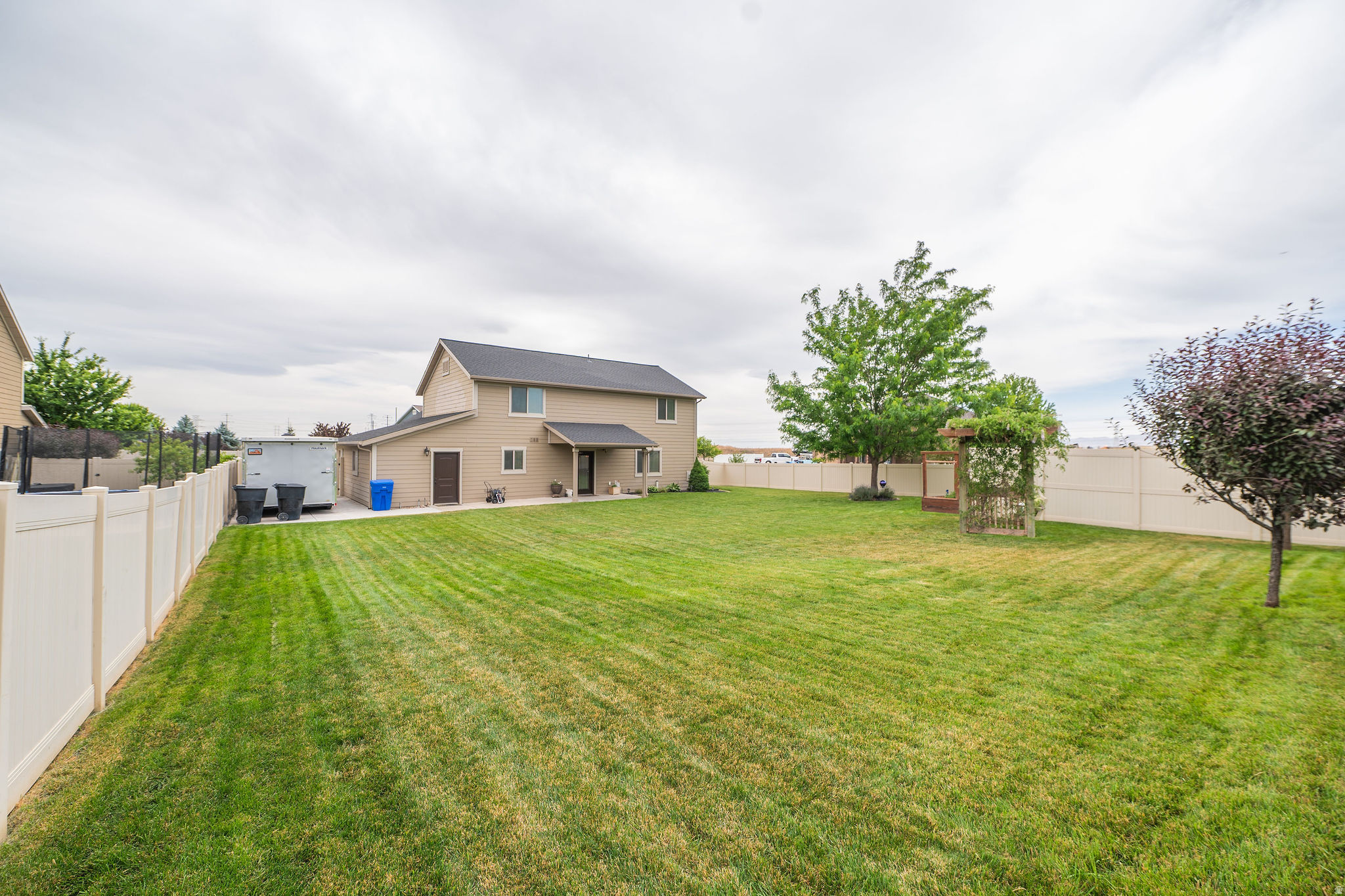 FARMINGTON MEADOWS - Residential