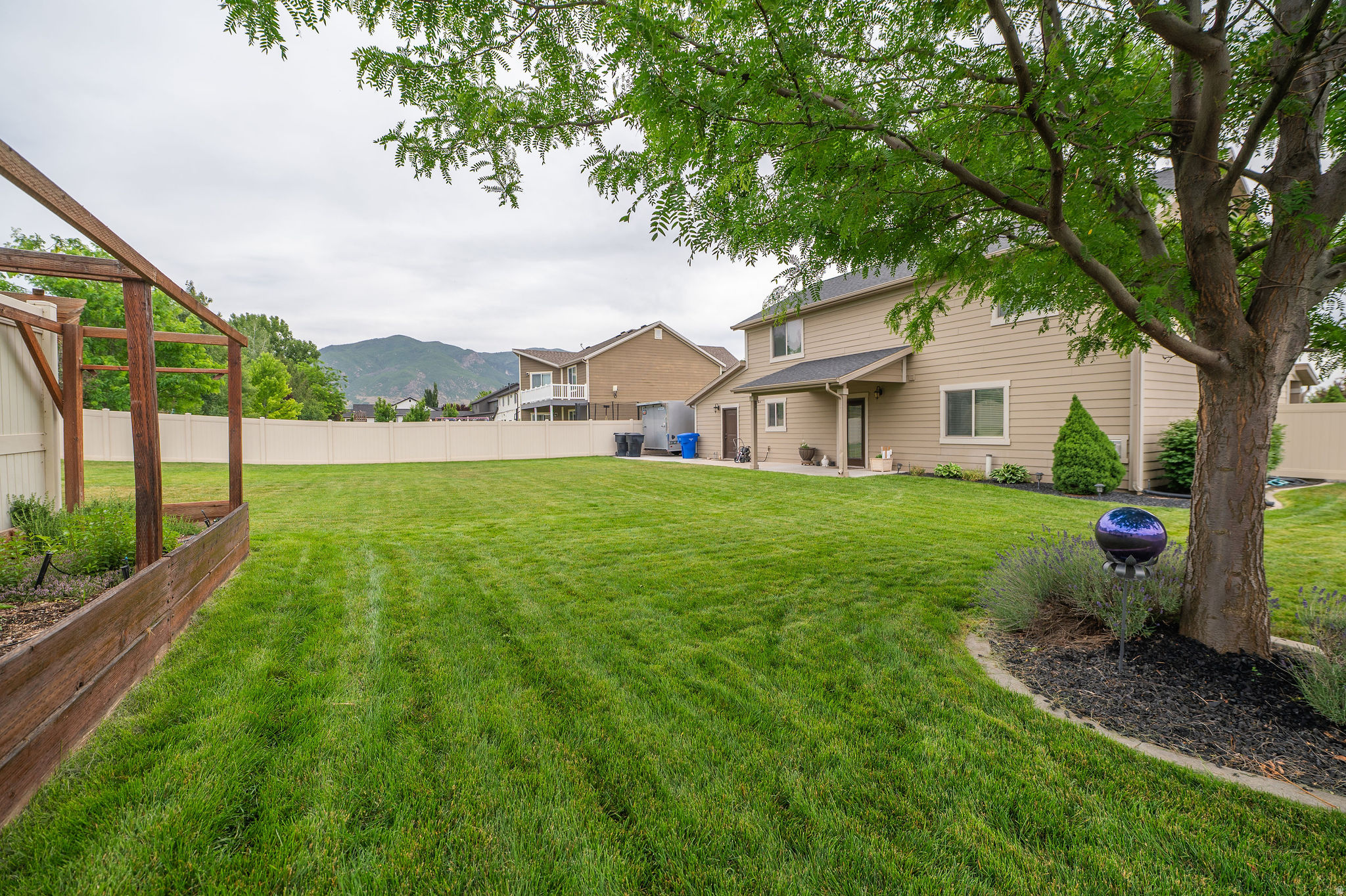 FARMINGTON MEADOWS - Residential