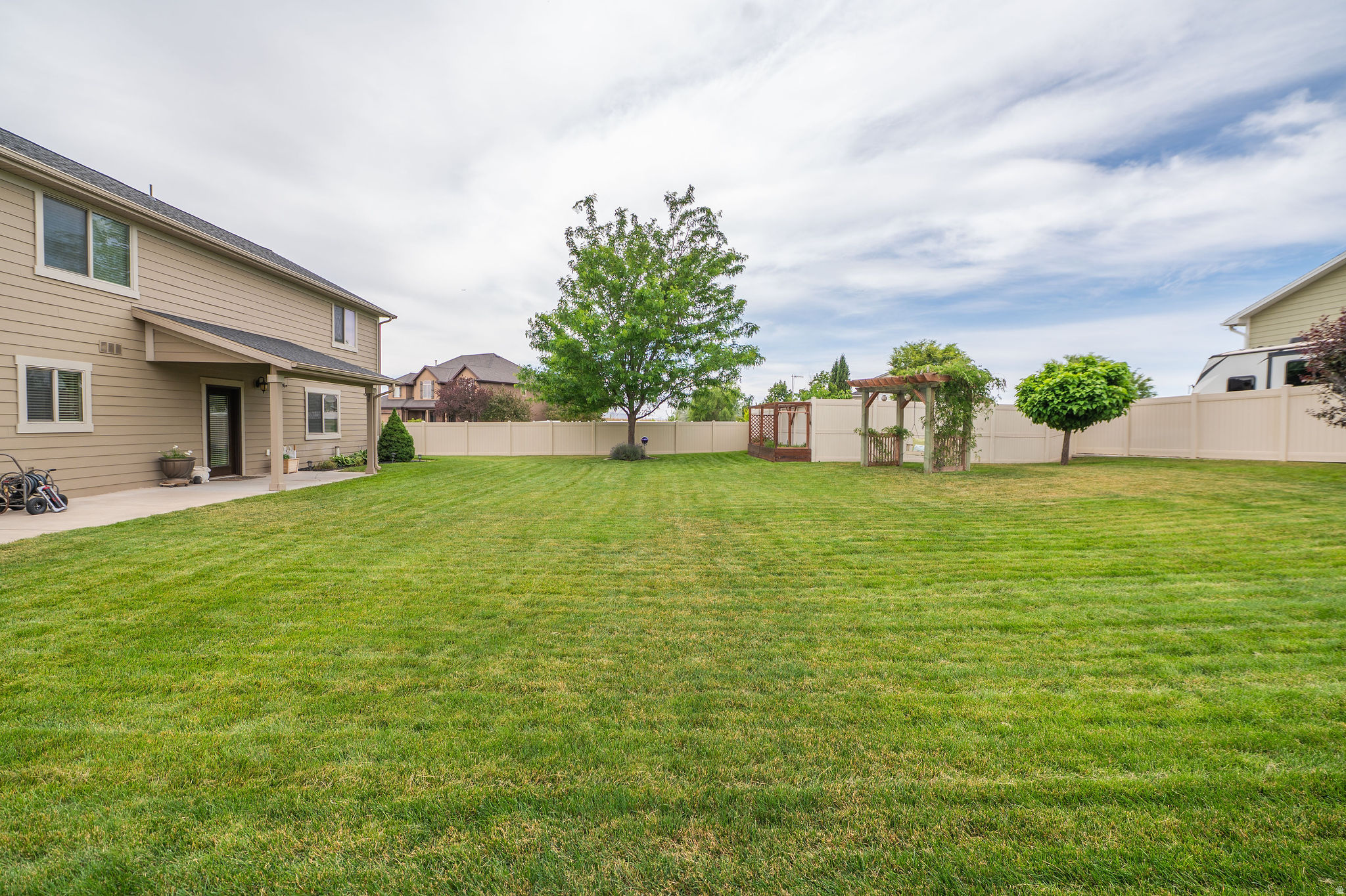 FARMINGTON MEADOWS - Residential
