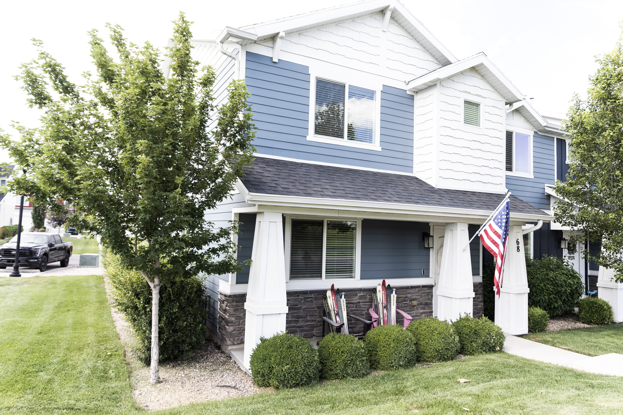 Welcome to this beautiful end-unit townhome.  Enjoy your open floorplan, perfect for entertaining, and the abundant light coming in through the large windows.  Close to everything including shopping, gym, movies and activities, outdoor recreation, and more, while still being able to come home to you cozy, quiet abode.  The HOA takes great care of the neighborhood and includes amenities such as a pool, playground, and clubhouse, which you can reserve for larger events.  Come love where you live at 68 E Legacy Pkwy!