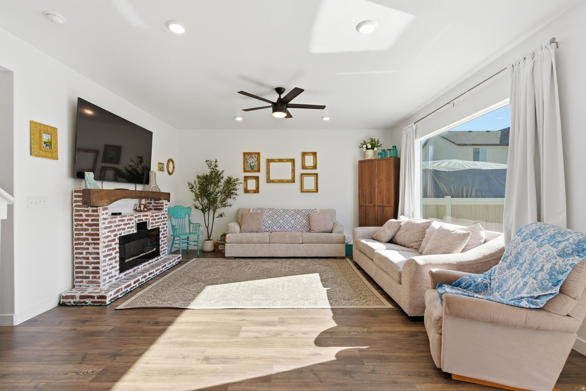 FOOTHILL VILLAGE - Residential