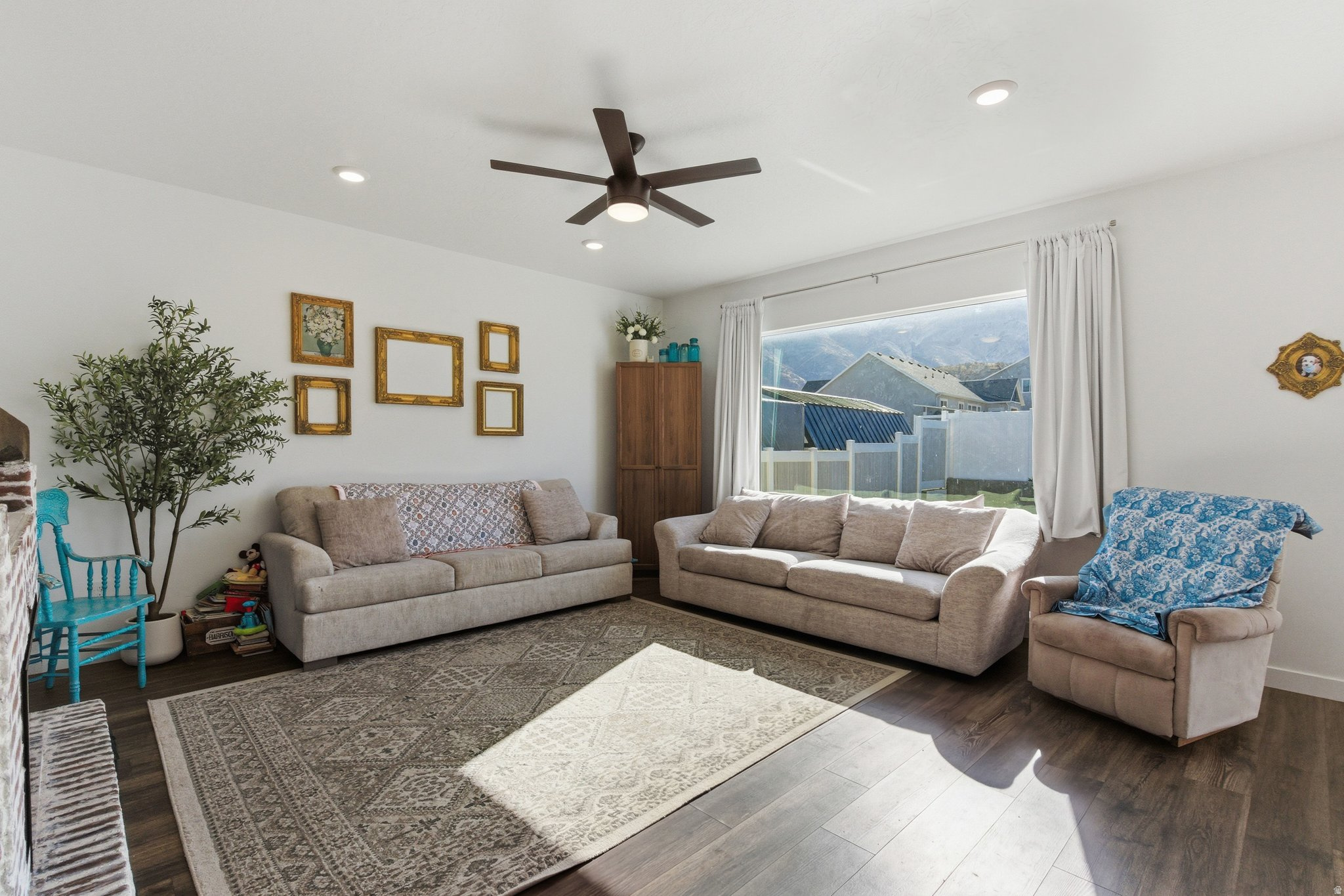 FOOTHILL VILLAGE - Residential