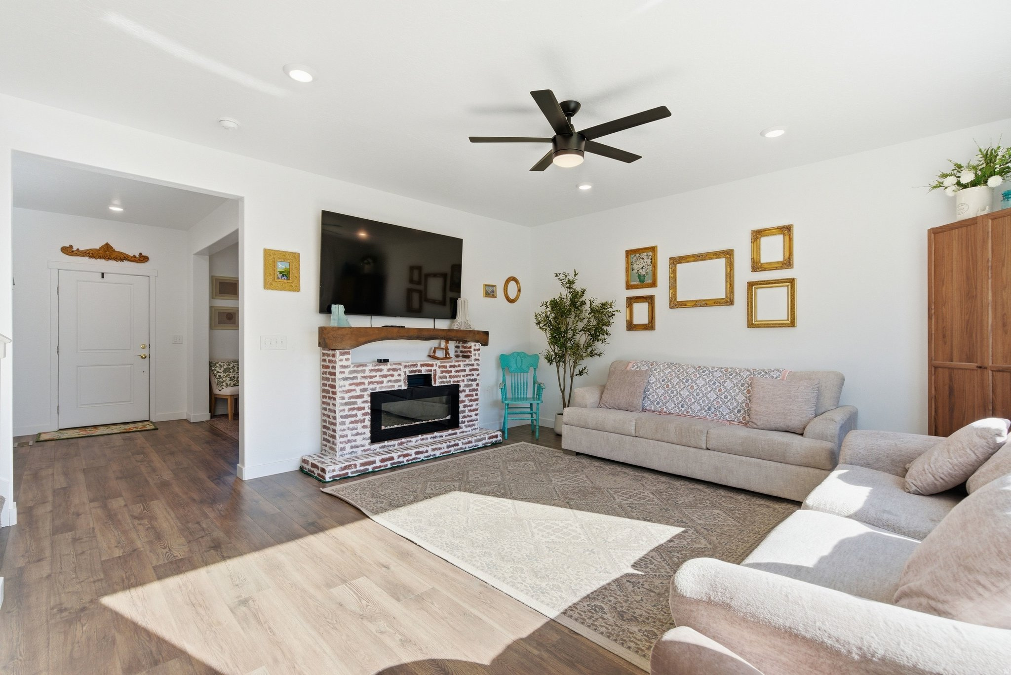 FOOTHILL VILLAGE - Residential