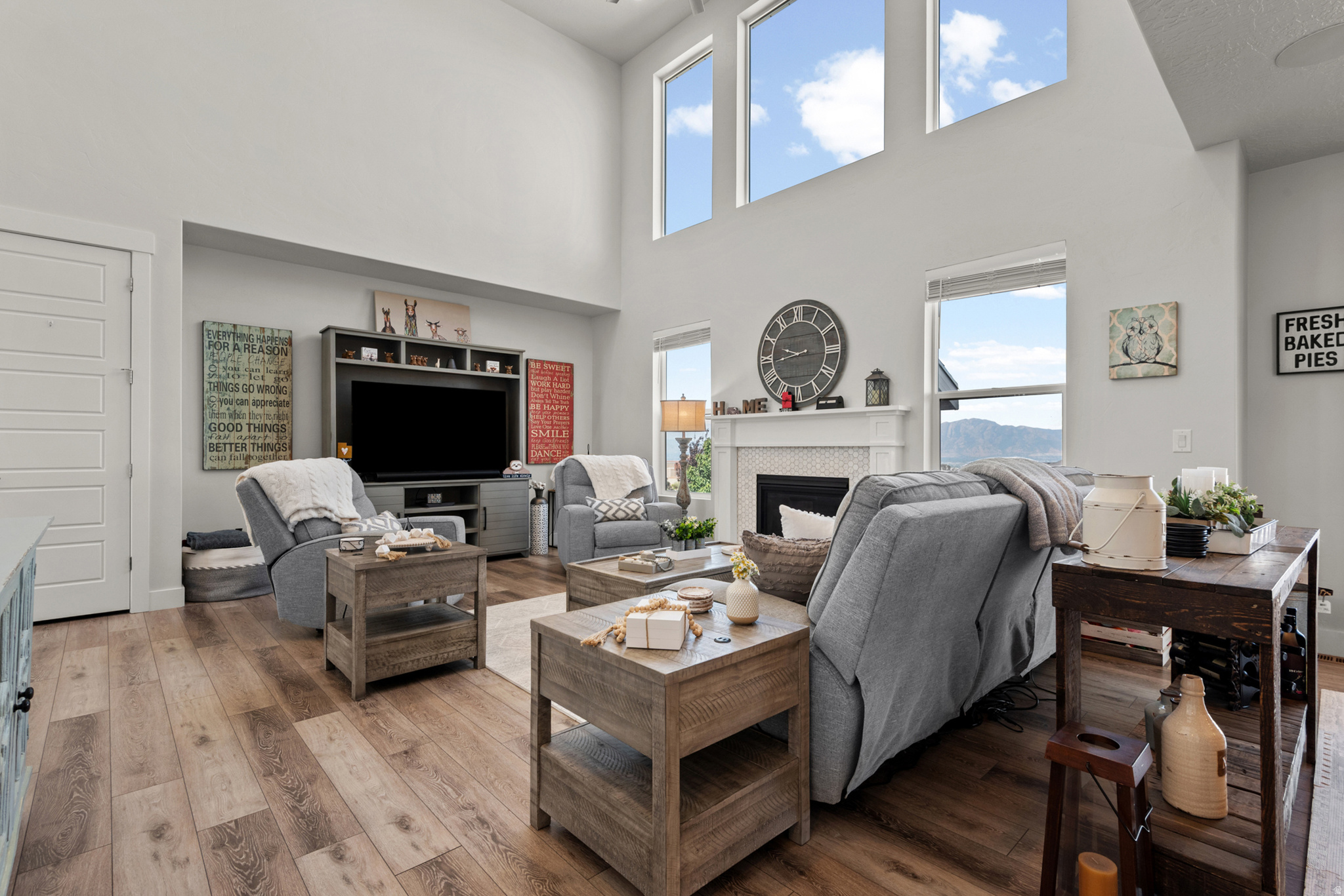 HYDE POINT - Residential