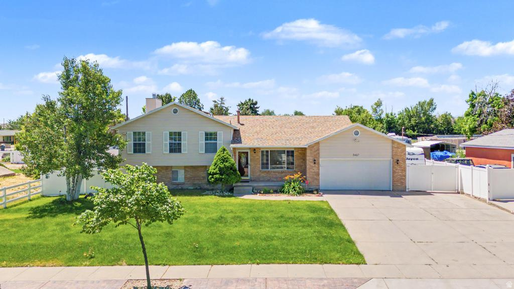 *OPEN HOUSE: Saturday, June 20th 2pm-4pm* The ONLY home available within a 4 mile radius that's over 3,000 sq ft, over .25 acres, and under $599k! This is the perfect home to move in and make your own. Large living room and family room filled with daylight. Plenty of bedrooms. Lots of storage space. Spacious yard. RV Parking. Location gives quick access to everything: 2 min to Mtn View Corridor, 4 min to Redwood Rd, 8 min to I-215, 14 min to SLC Airport, 20 min to downtown SLC.