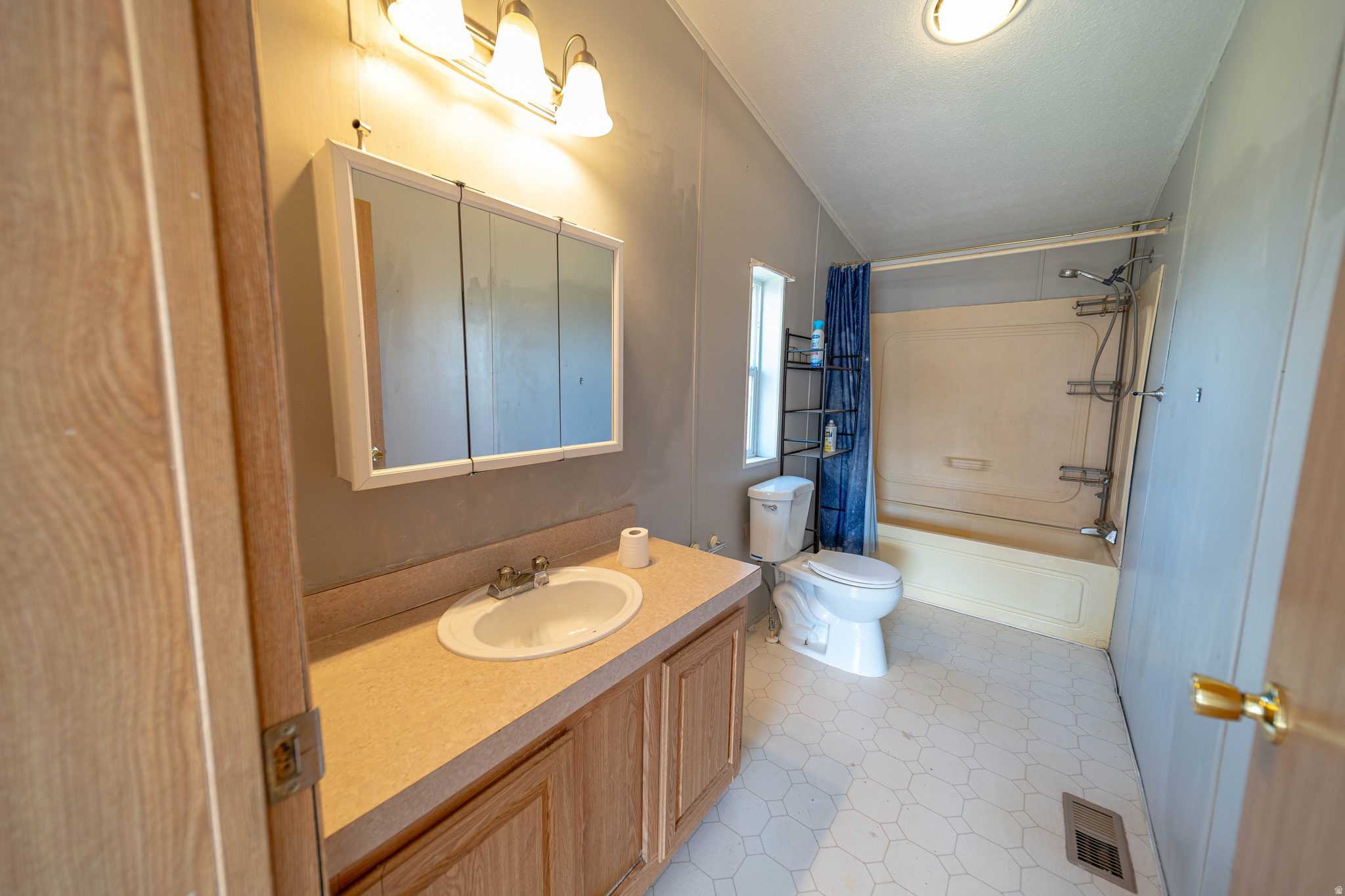 HILLVIEW VILLAGE - Residential