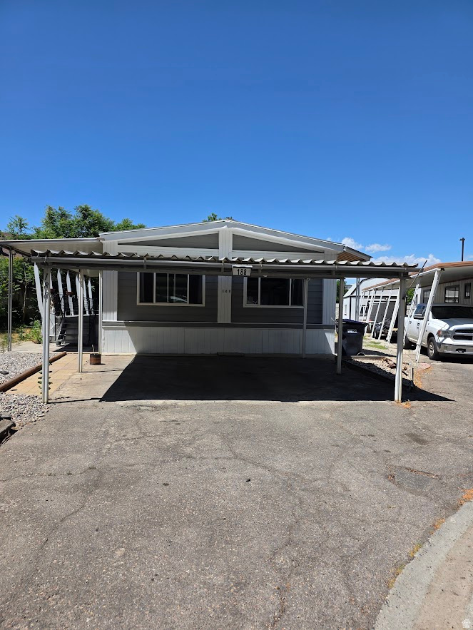 This beautiful Home is located in the heart of Salt Lake County in Cottonwood Coves, a gated 55 plus community with a comminity pool is ready for a new owner to move into and enjoy. with a new AC installed last summer and a new water heater last month, you can move in with little to worry about. call today for your private showing.