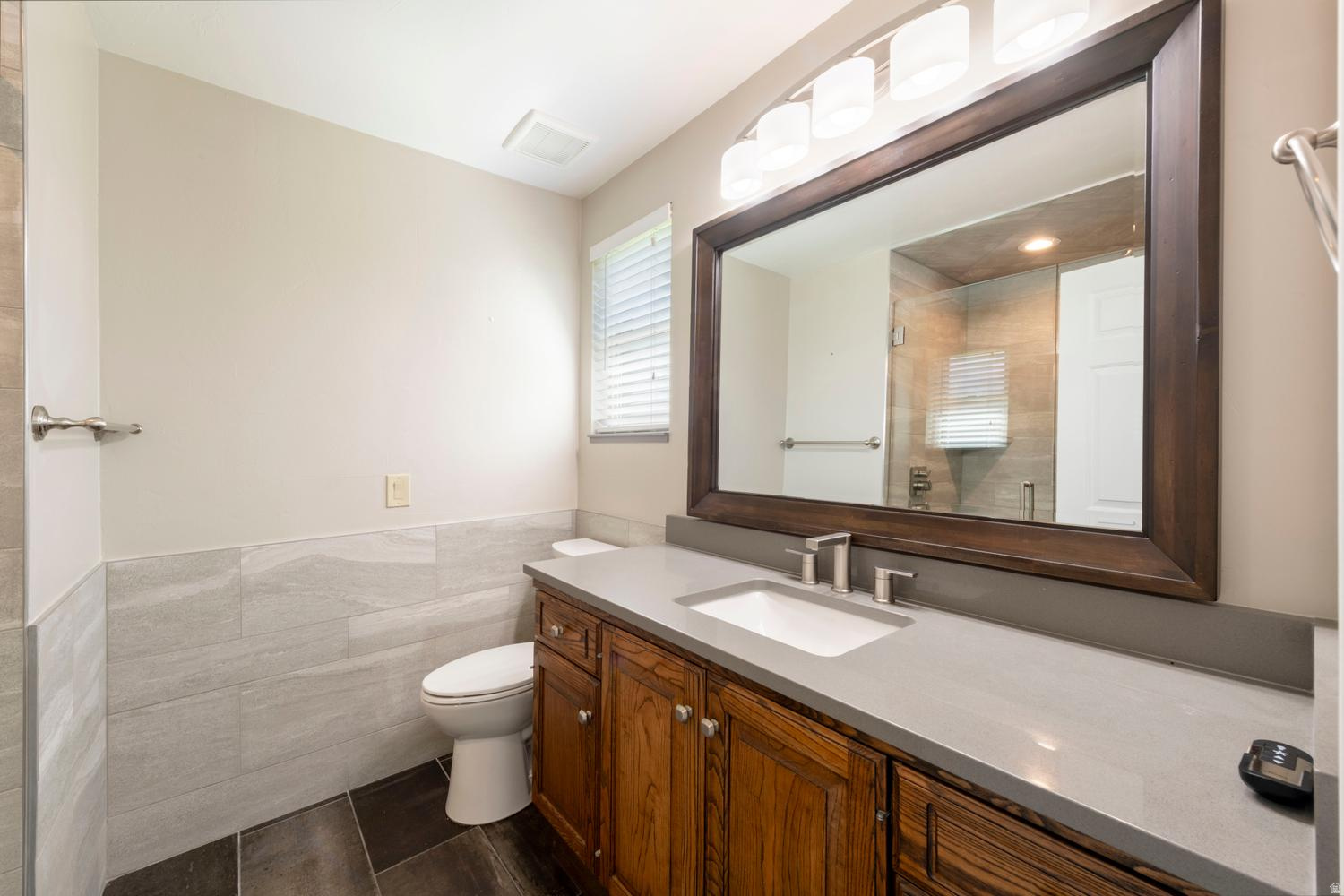 VINE STREET EAST - Residential