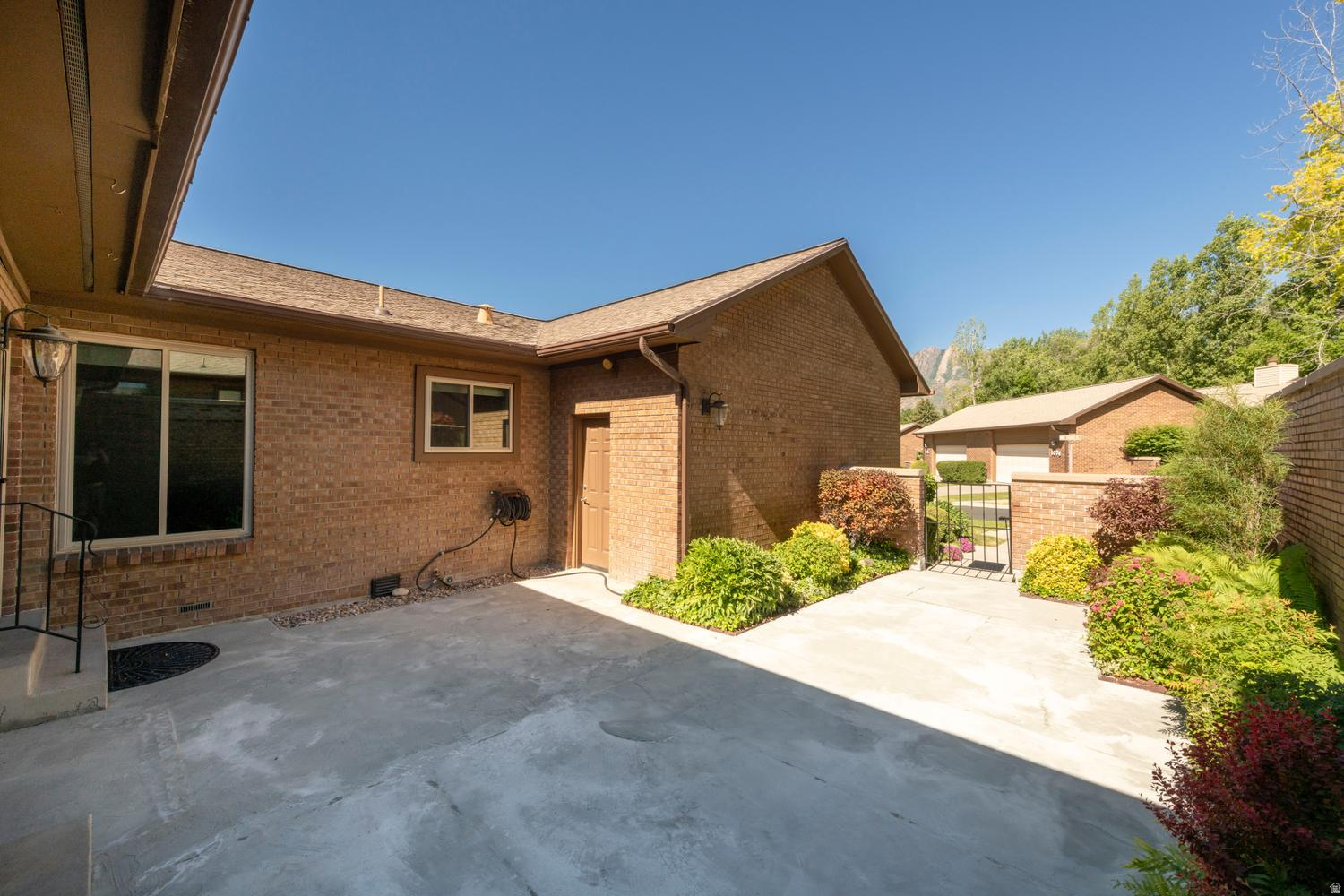 VINE STREET EAST - Residential
