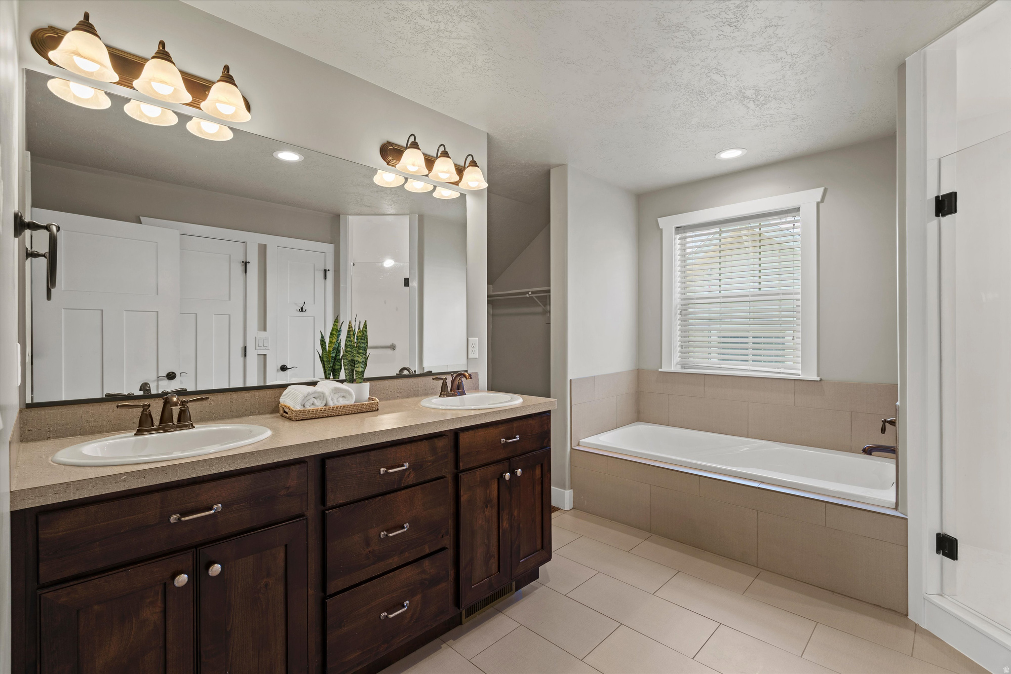 OAK DEN BUNGALOWS - Residential