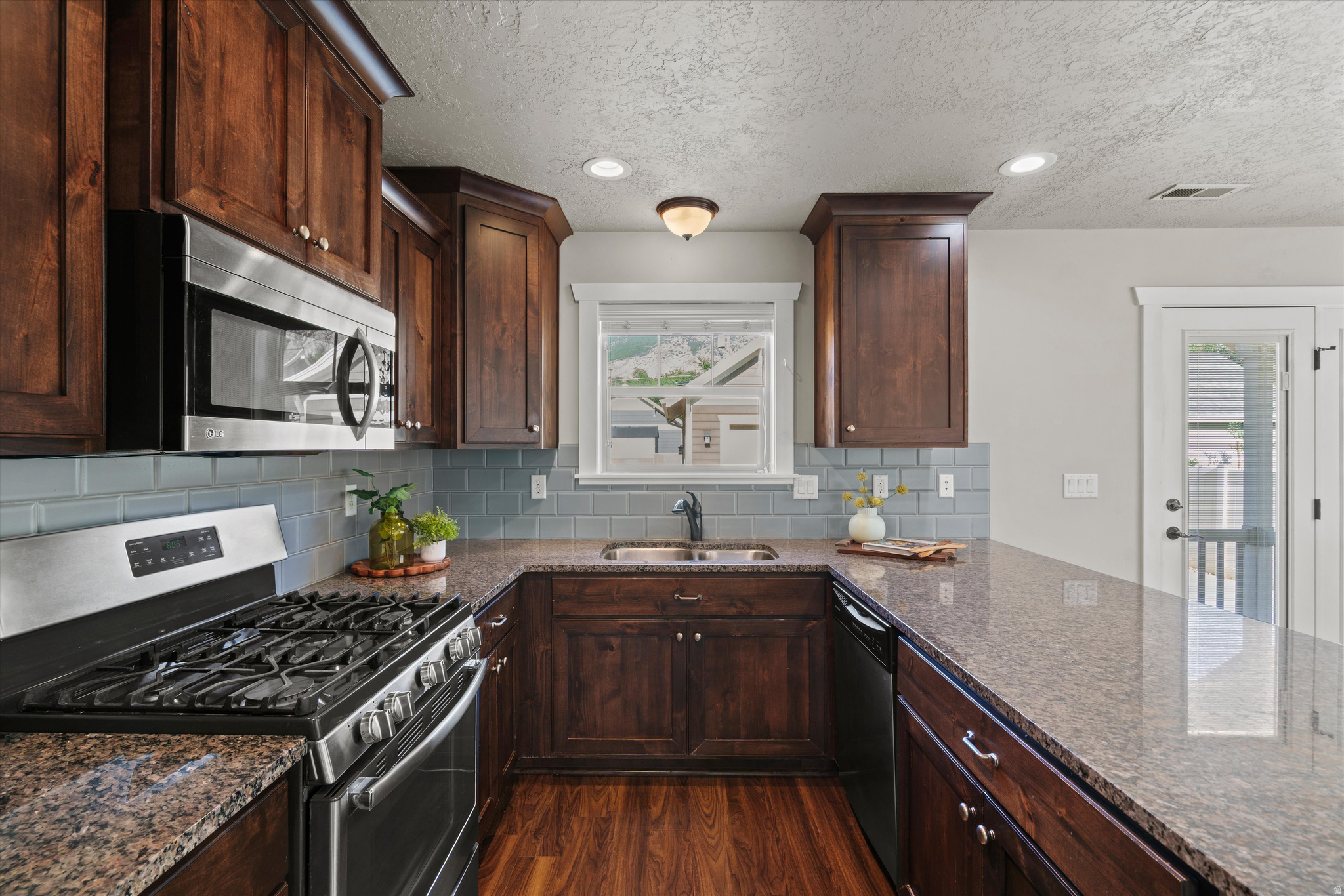 OAK DEN BUNGALOWS - Residential