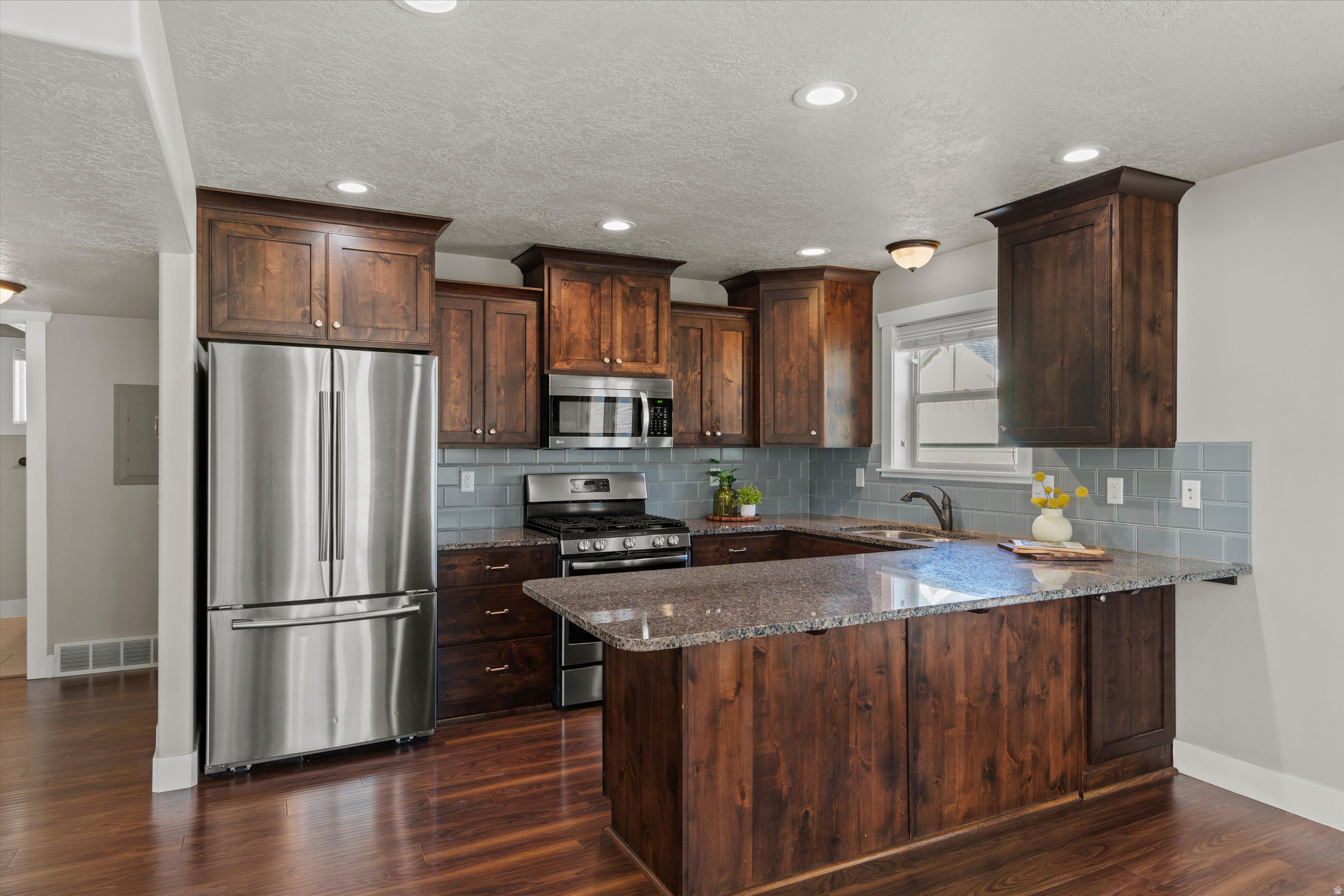 OAK DEN BUNGALOWS - Residential