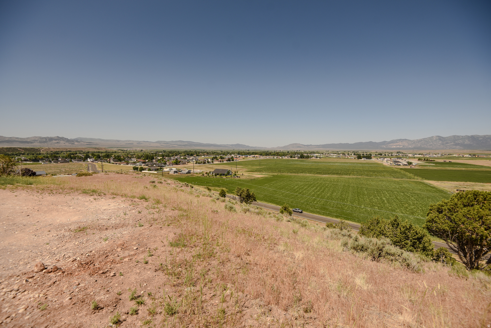 Don't miss this rare opportunity to own a 3.07-acre lot in the scenic Bone Hollow Road area, offering breathtaking panoramic views and unforgettable sunsets. This prime piece of land is ideal for building your dream home or investment property, with utilities nearby, including a private 12" water line along Bone Hollow Road and power close to the property line. A recent survey has been completed, ensuring clear boundaries, and the lot includes 2.4 shares of Mammoth water along with 1 acre-foot of underground water rights. Additionally, a 25' easement provides convenient access. Enjoy the perfect blend of privacy and tranquility while remaining close to modern conveniences.
