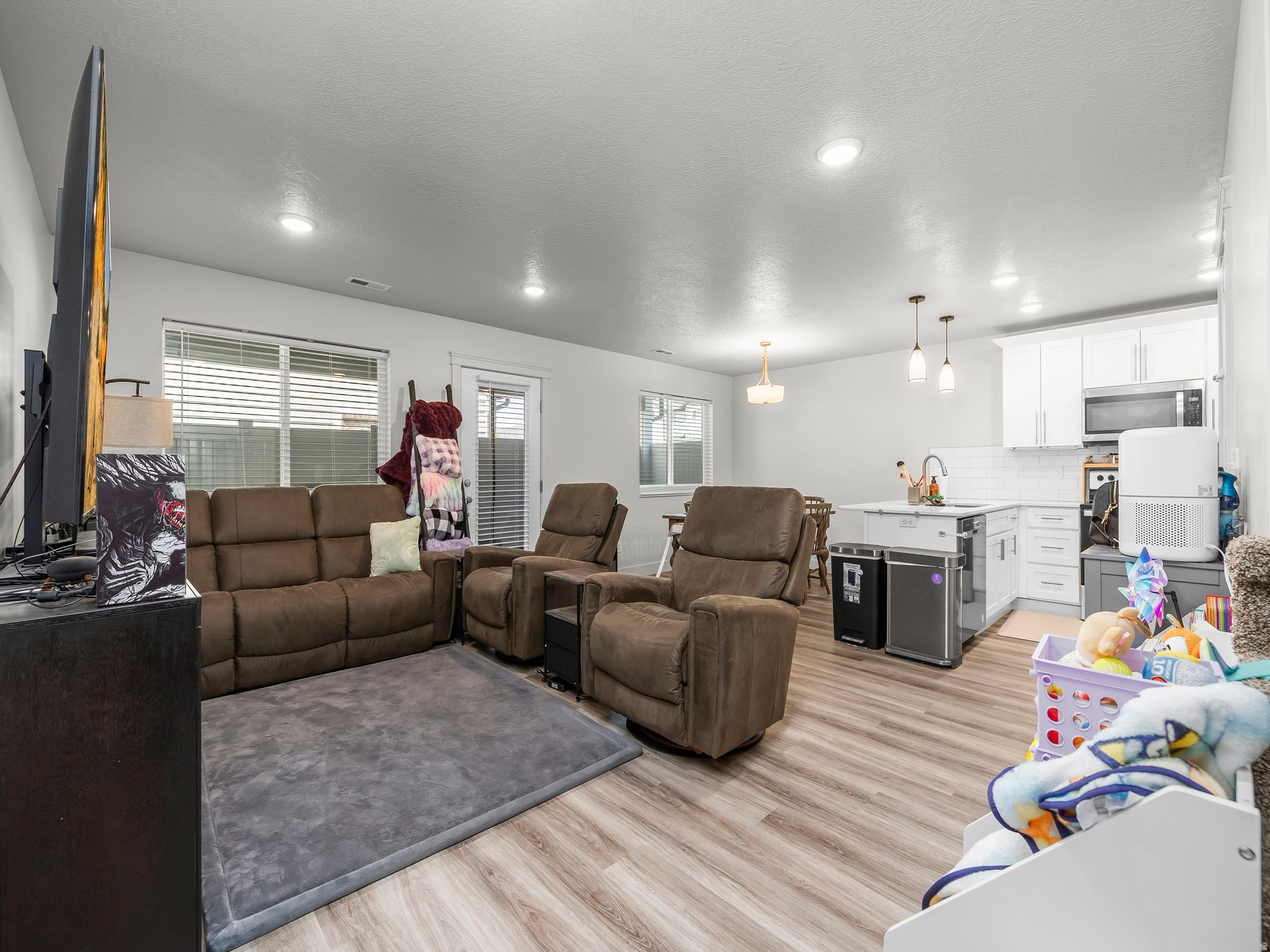 ELLIES LANDING - Residential
