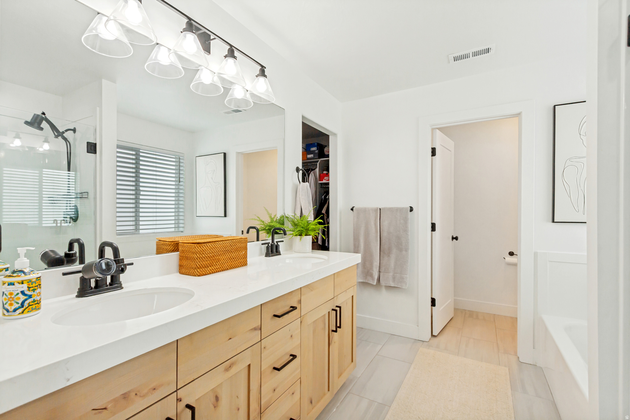 SILVERLAKE - Residential