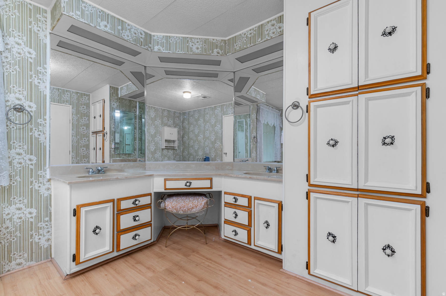 ALTA VIEW ESTATES - Residential