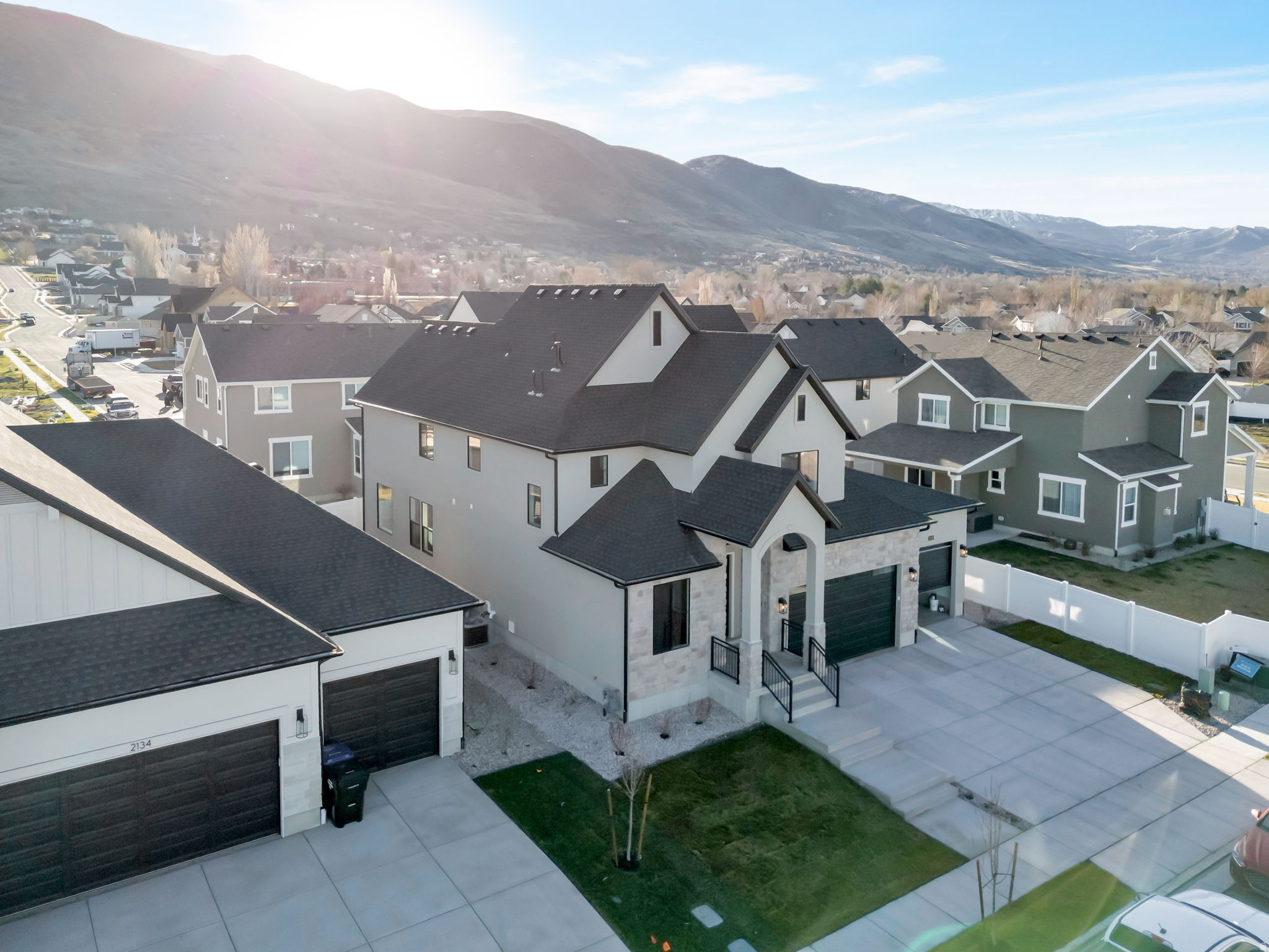SUMMERHILL LANE - Residential