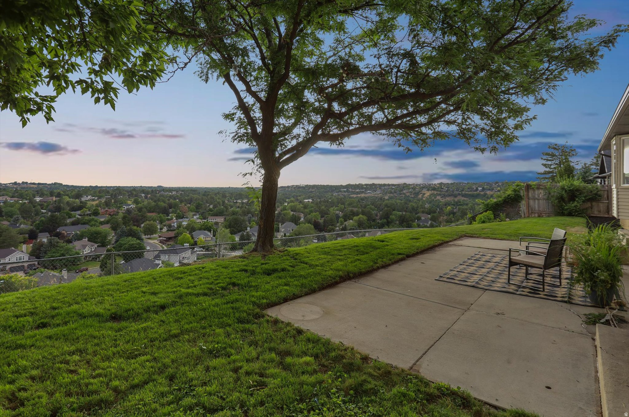 ALTA HILLS - Residential
