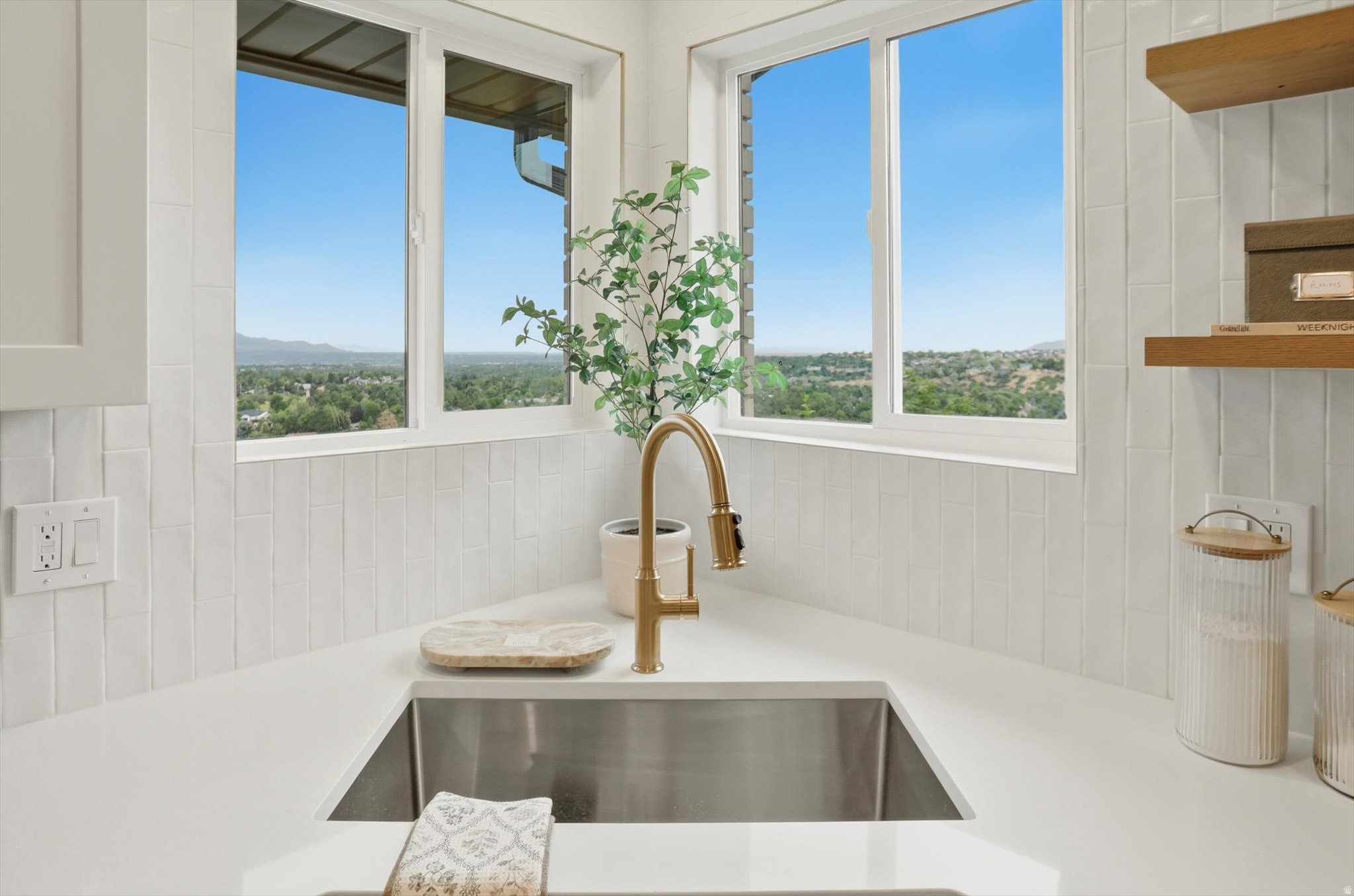 ALTA HILLS - Residential