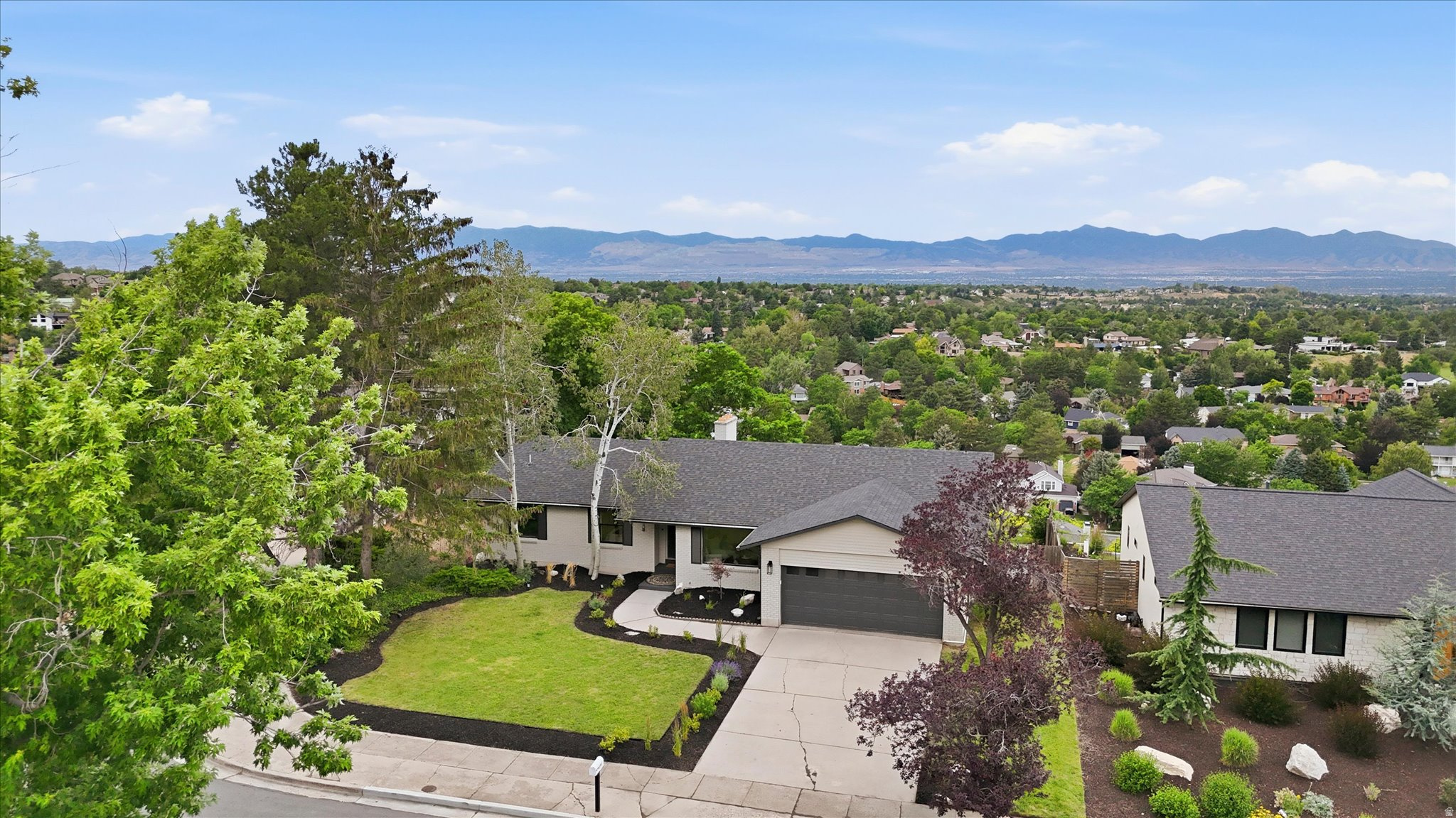 ALTA HILLS - Residential
