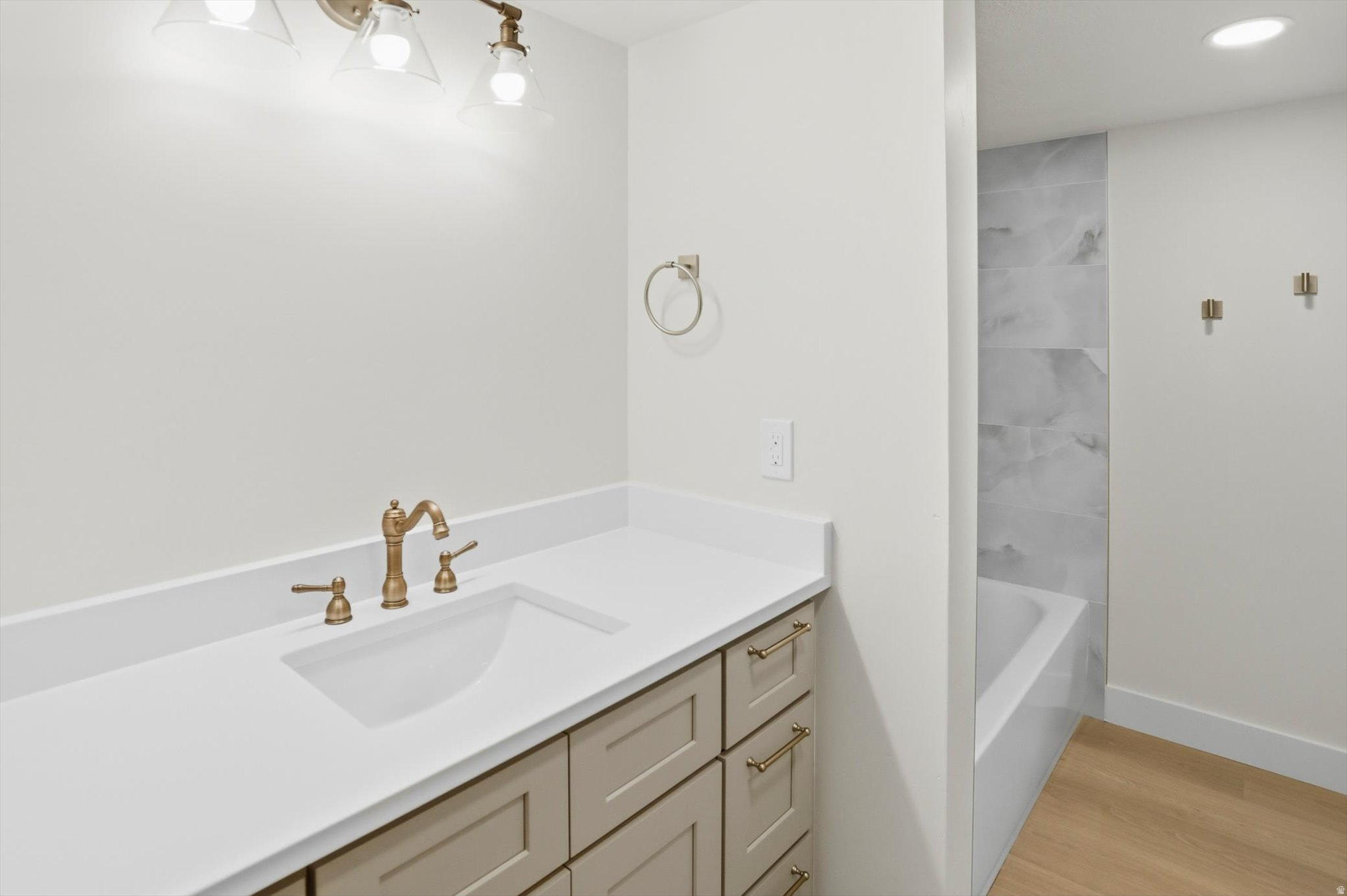 ALTA HILLS - Residential