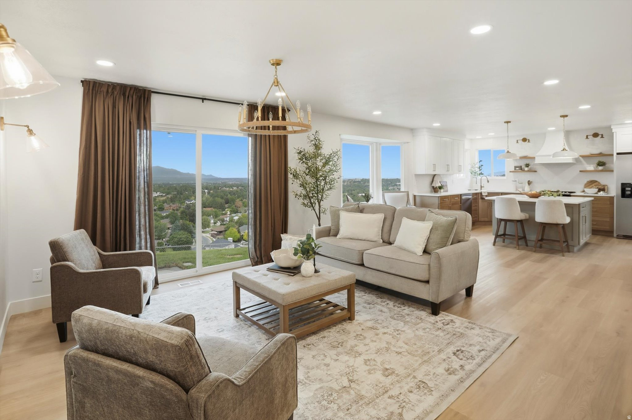 ALTA HILLS - Residential