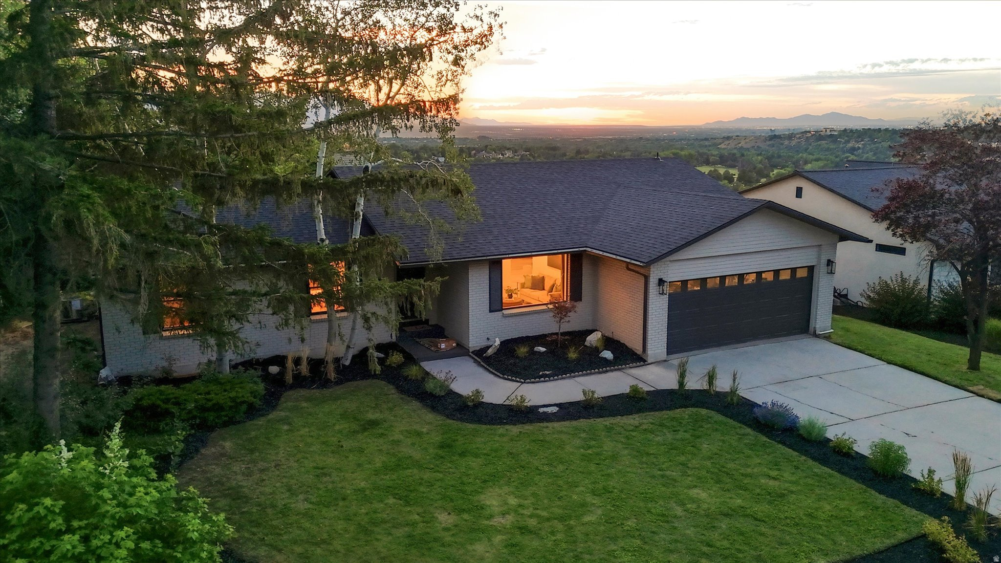 ALTA HILLS - Residential