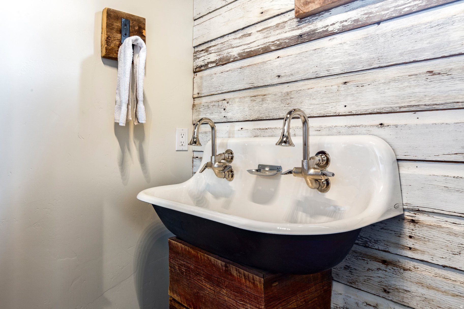 OAKLEY - Residential