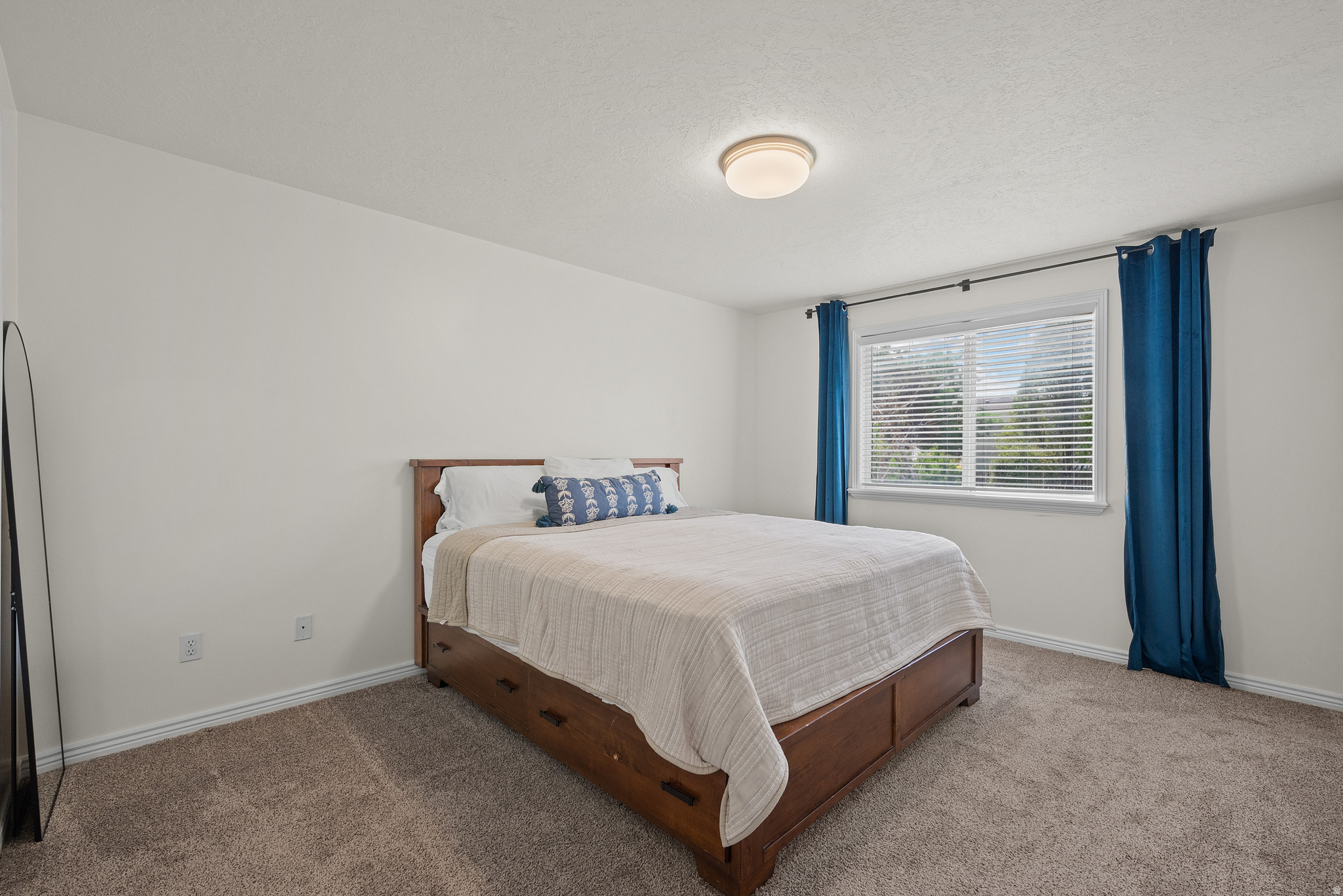 FOOTHILLS - Residential