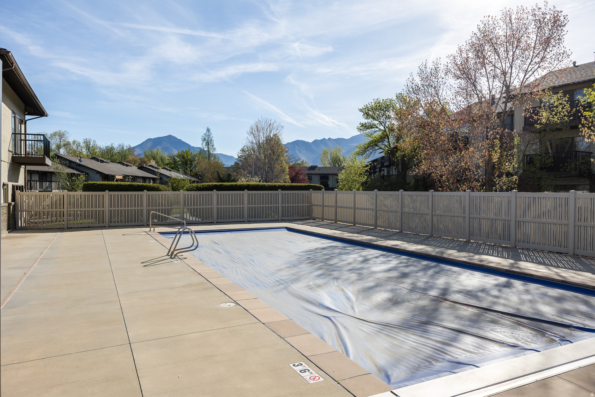HIDDEN LAKE CONDM - Residential