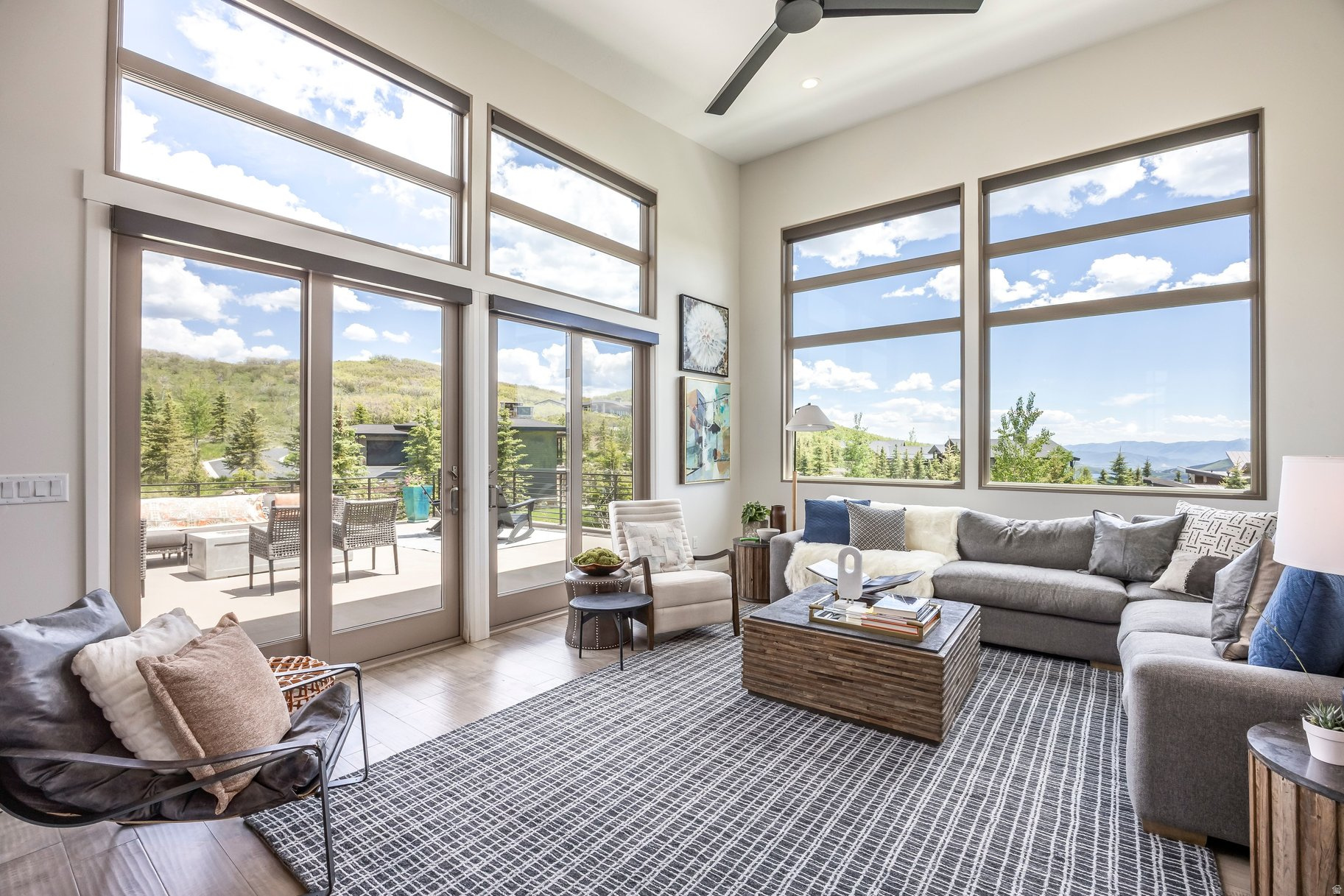 DEER VISTA - Residential