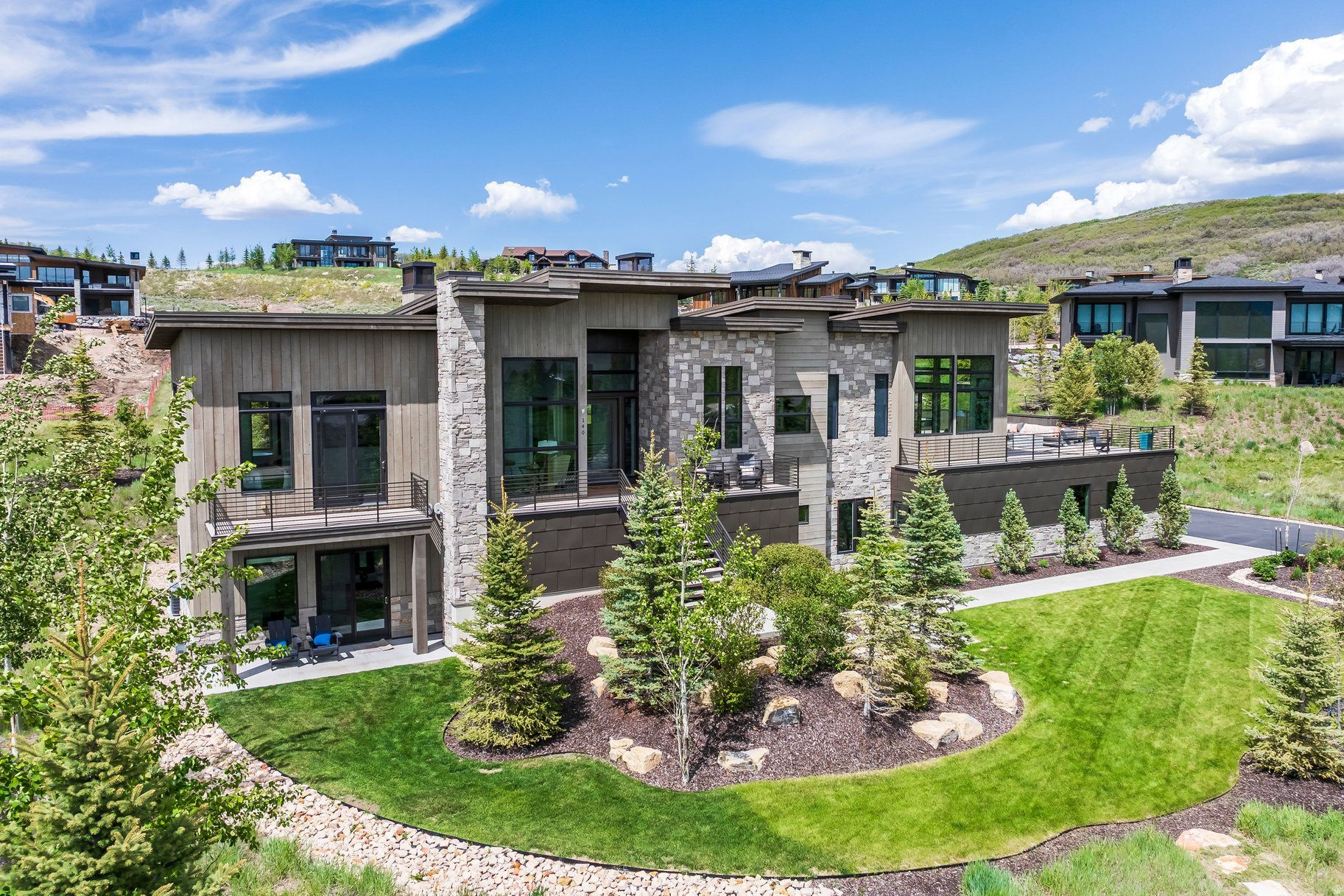 DEER VISTA - Residential