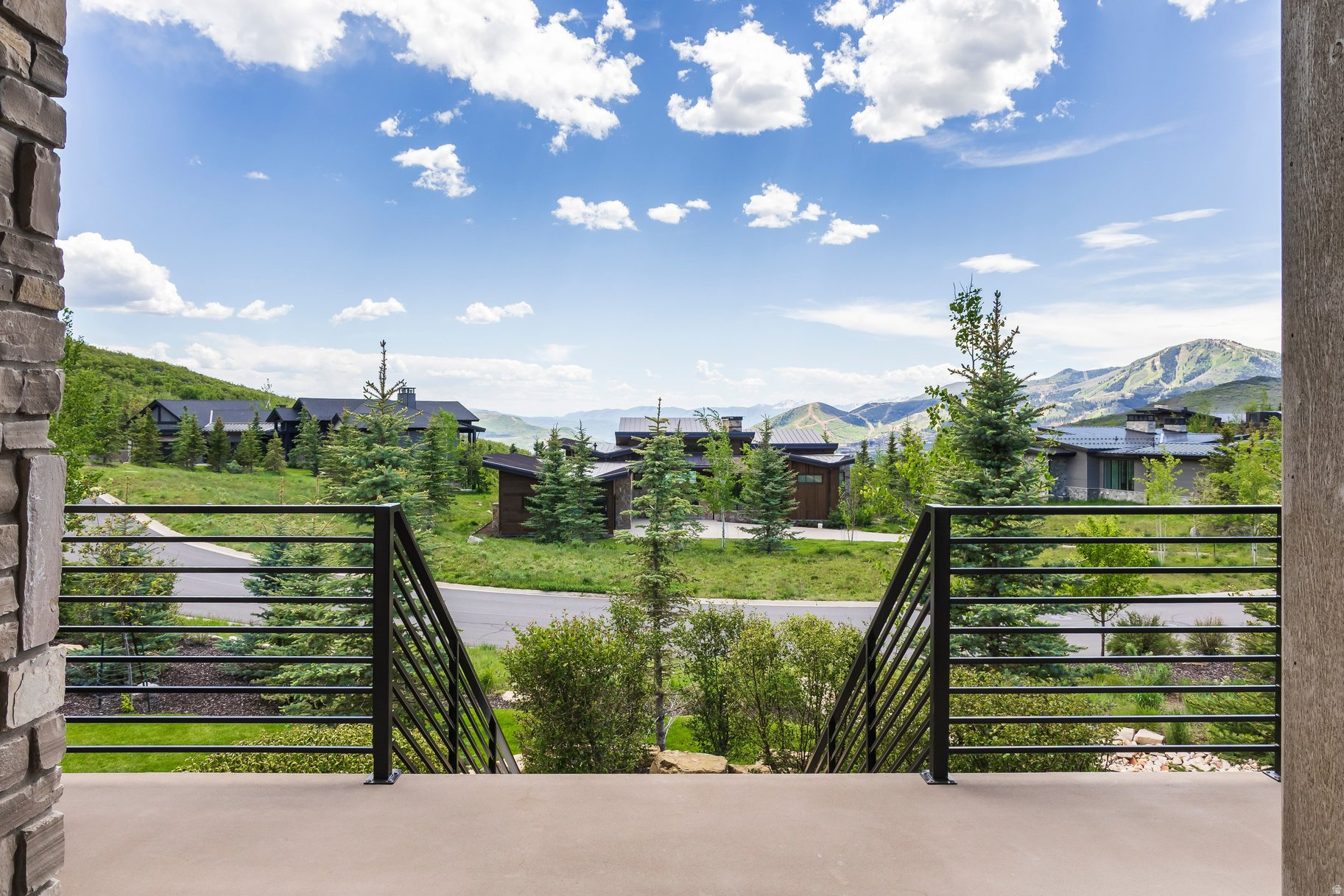 DEER VISTA - Residential