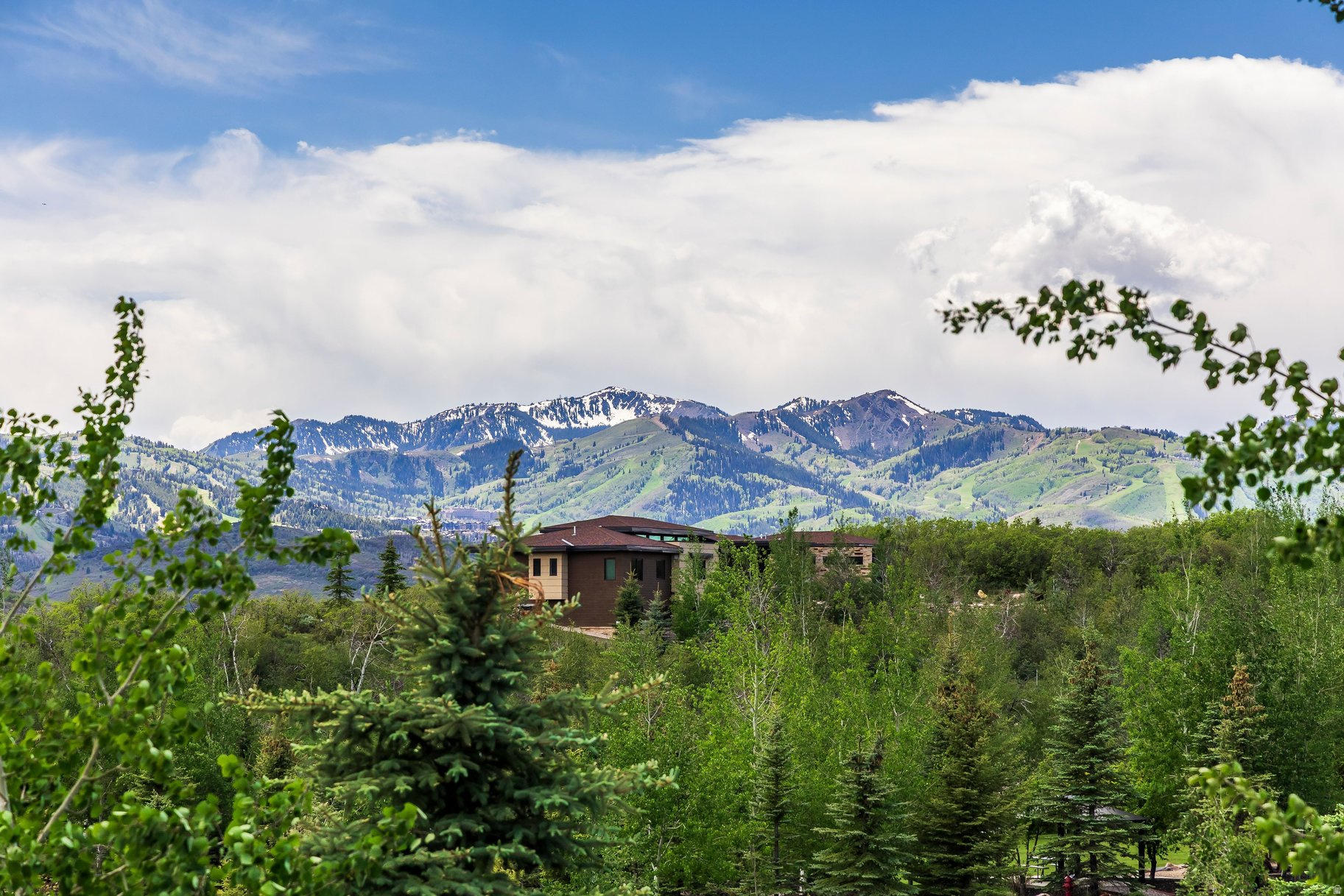 DEER VISTA - Residential