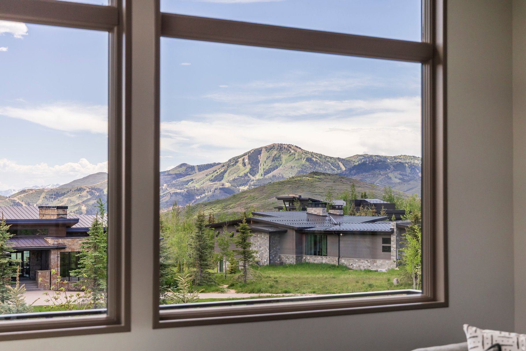 DEER VISTA - Residential