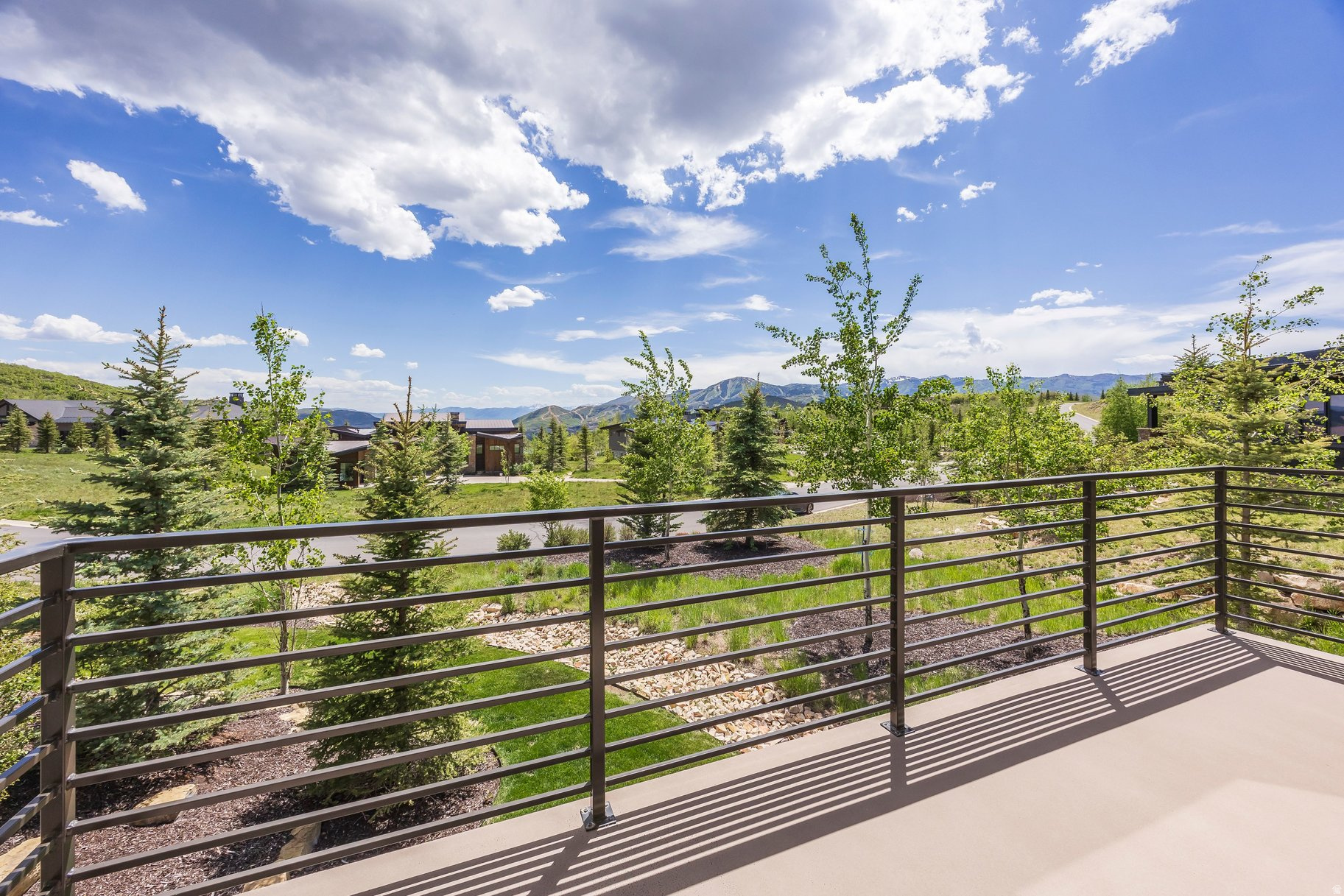 DEER VISTA - Residential