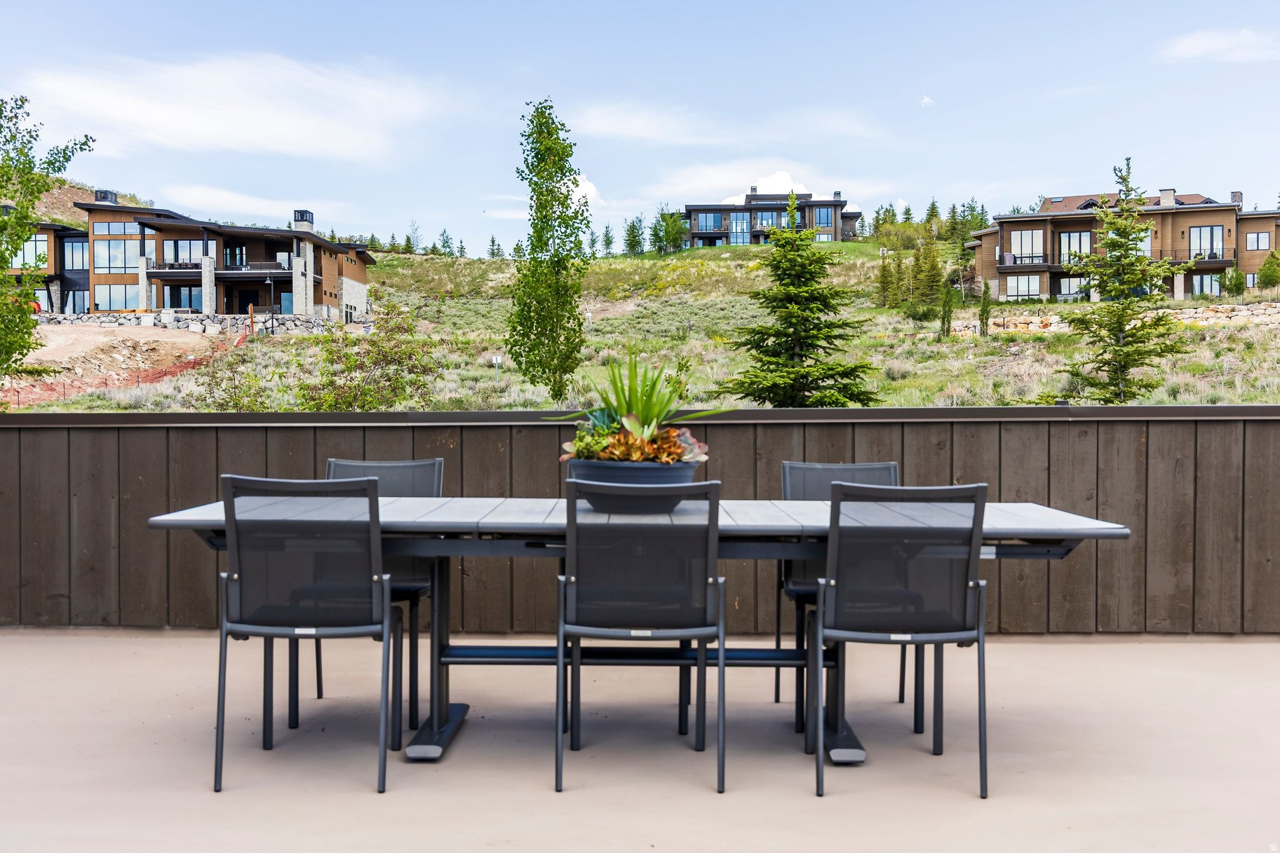 DEER VISTA - Residential